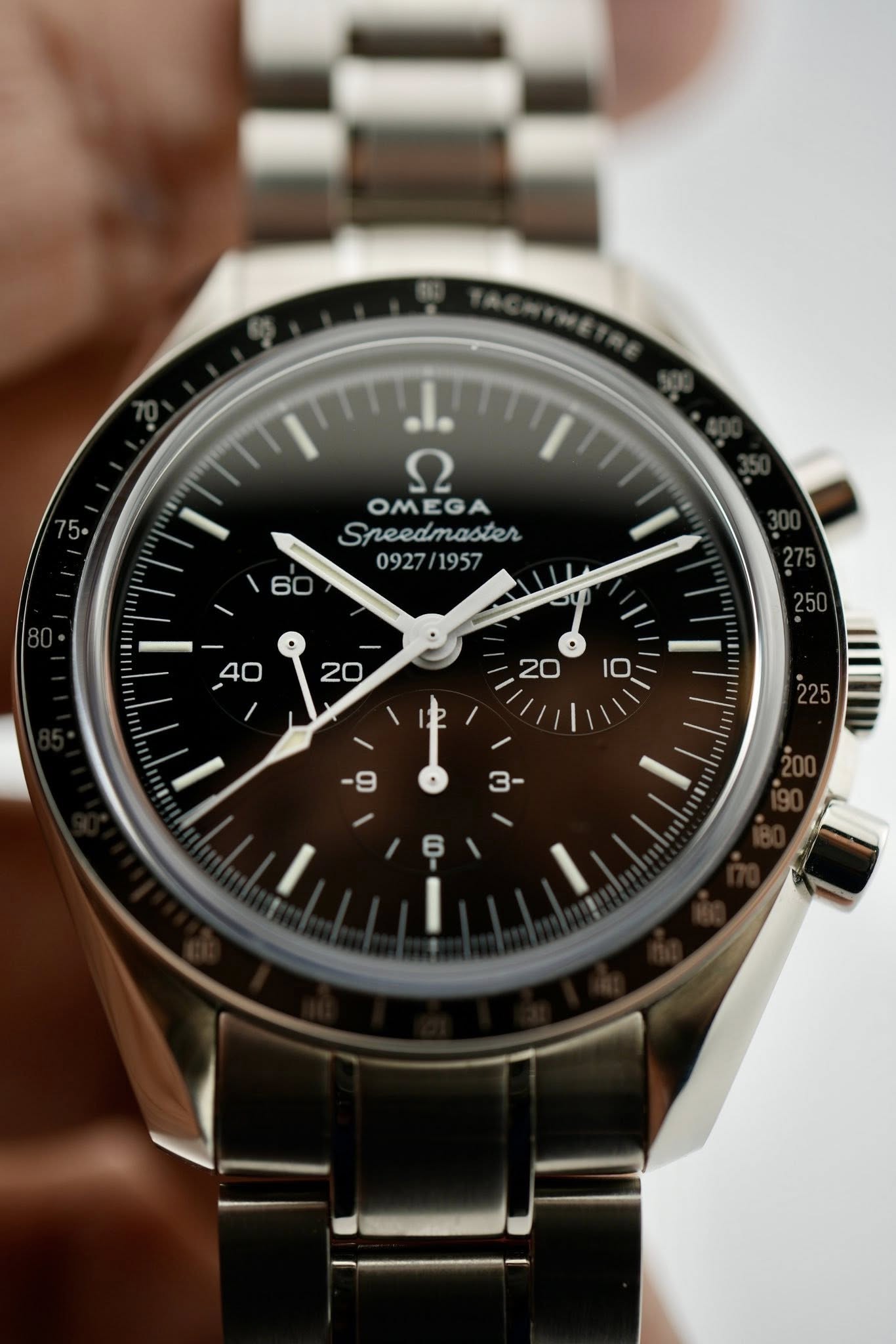 May be an image of wrist watch and text that says 'ole ח OMEGA Speedmaster / I - แ'
