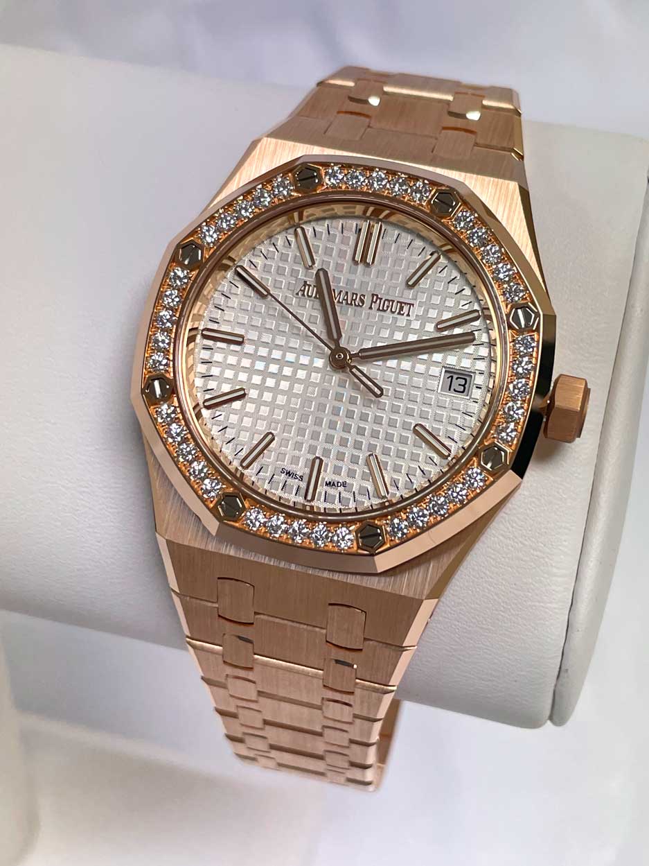 May be an image of wrist watch and text that says 'MARS PIGUET ቶ)'