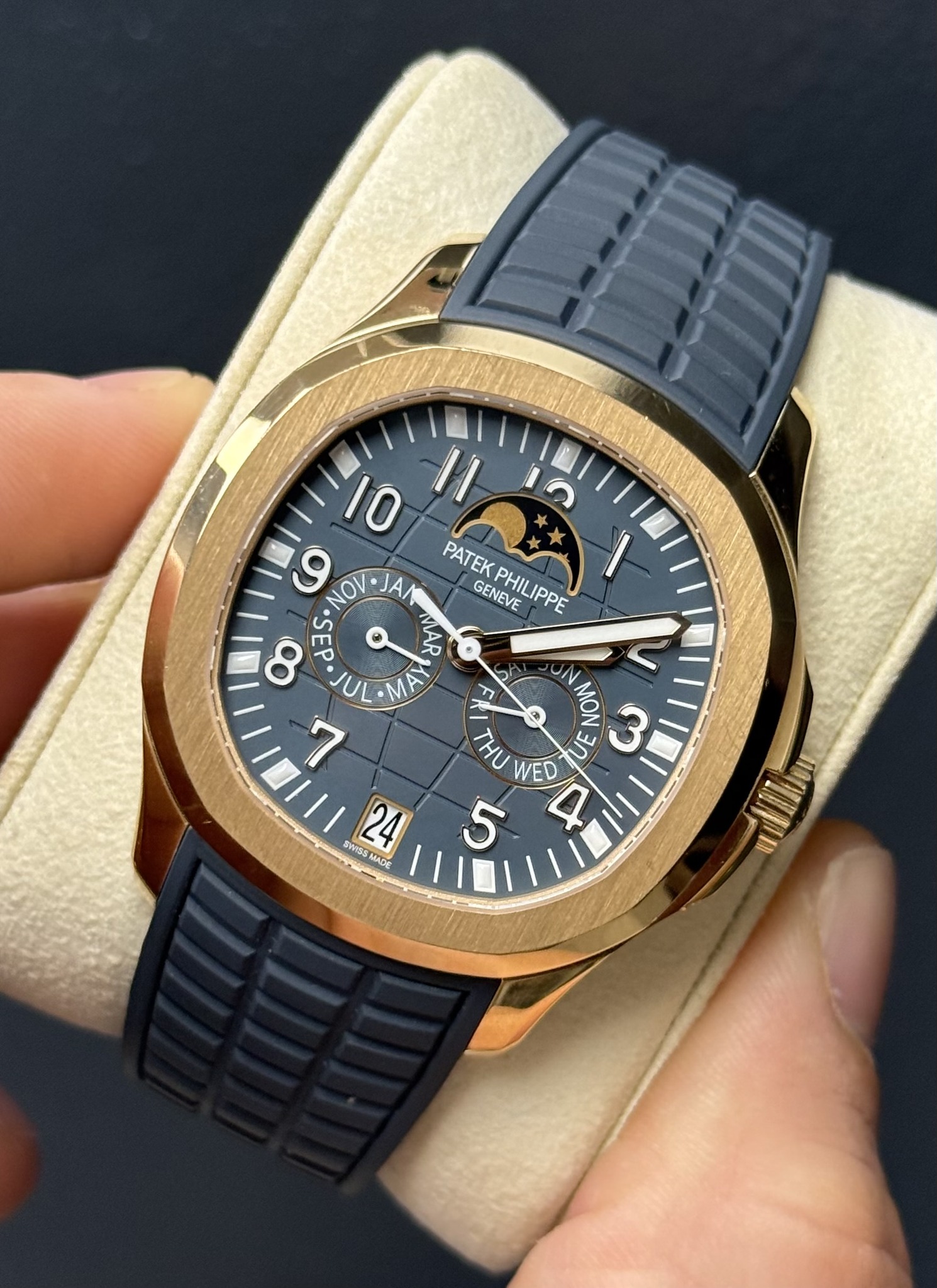 May be an image of wrist watch and text that says '10 И م 6 Νον. JAN PATEK GENEVE PHILI IPPE PHILIPPE S 9 ES EP 0 MAR ٧ ราหรร SWISSMAGE 24 MACR ΜΟ 3ก က THU ۳ WED ဟ USACO'