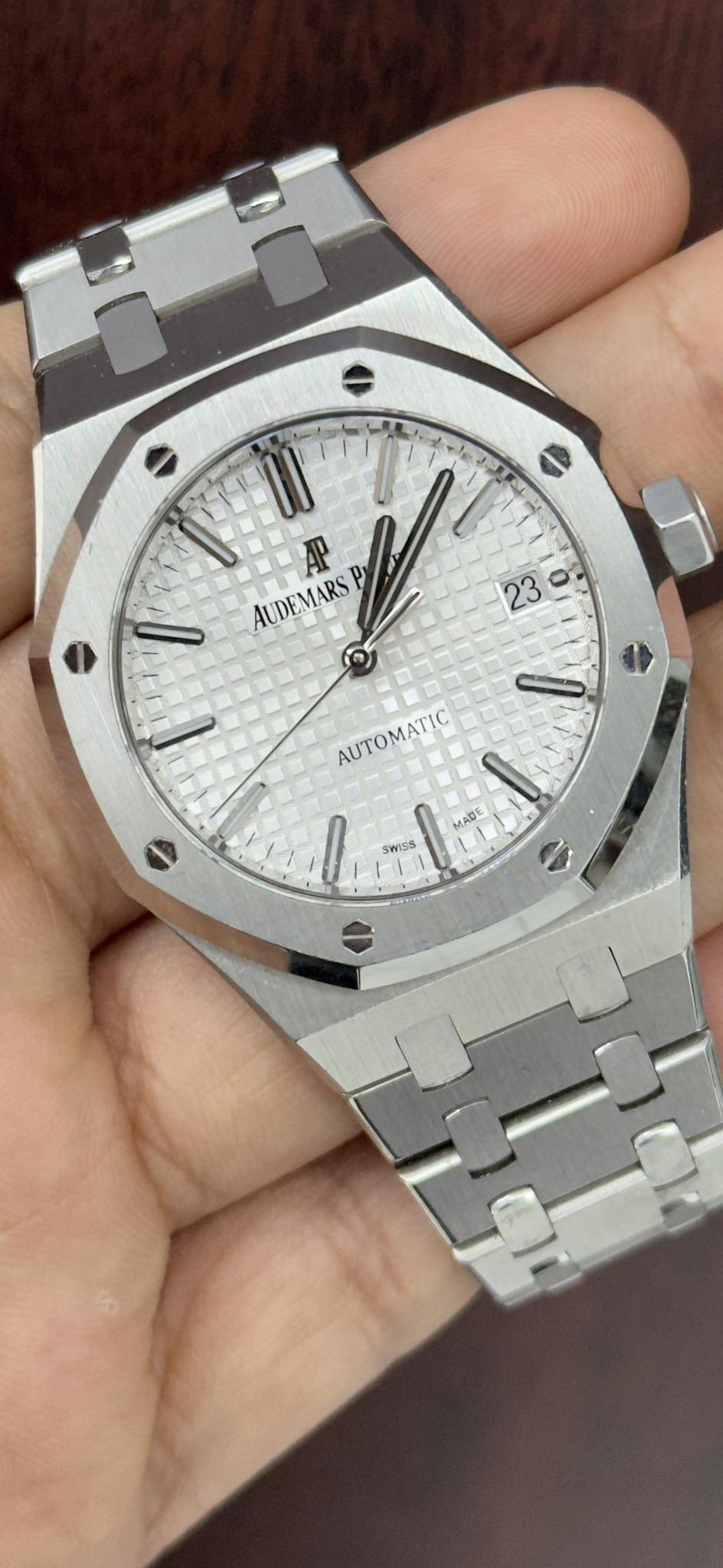 May be an image of wrist watch and text that says 'II AUDEMARS AUDEMARS P 23 0 AUTOMATIC MADE 0 SWISS'