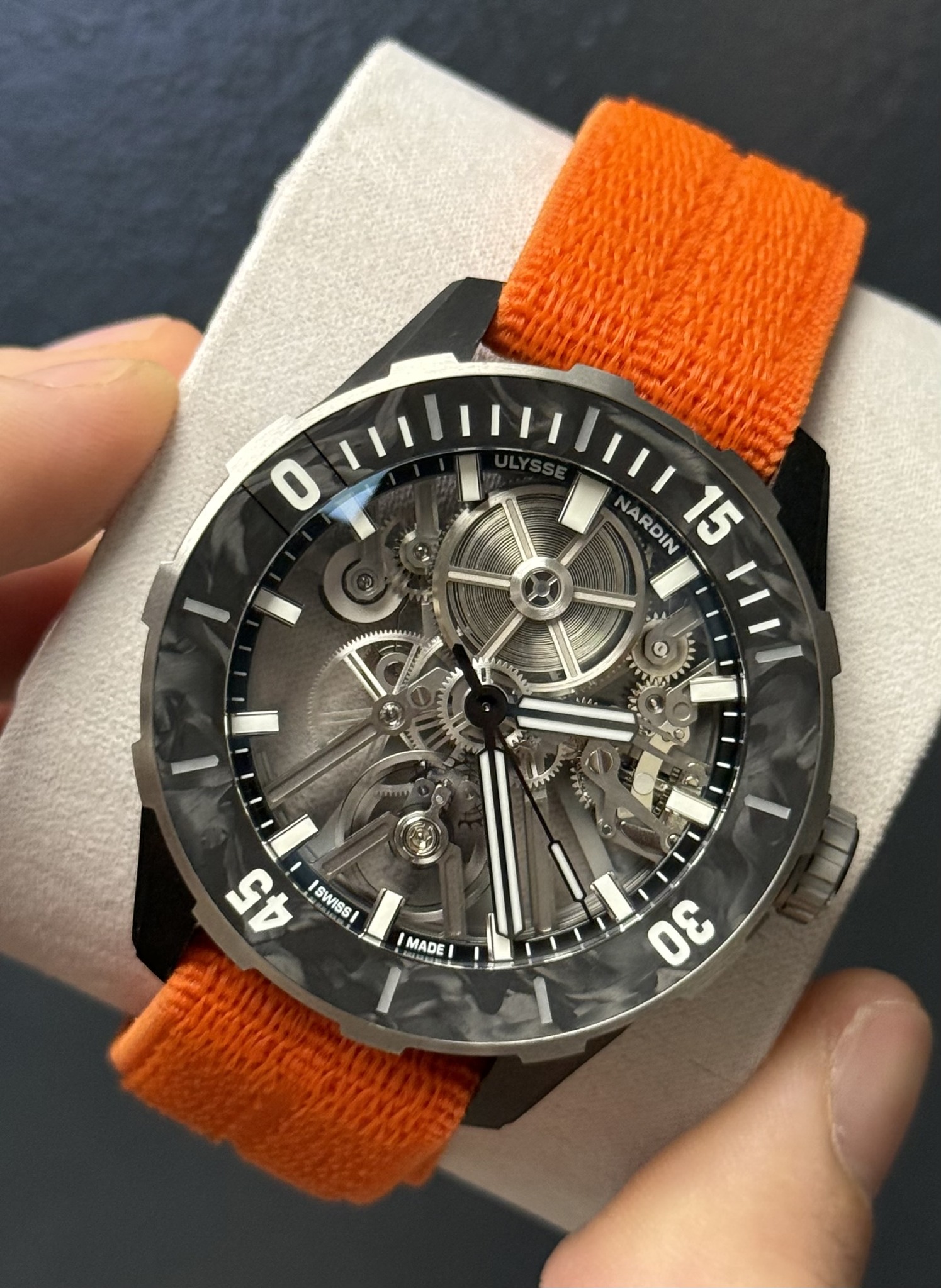 May be an image of wrist watch and text that says 'O ΝΑ ARDIN DIN 15 SAAAAL ااه סל SWISS MADE MADE 一'