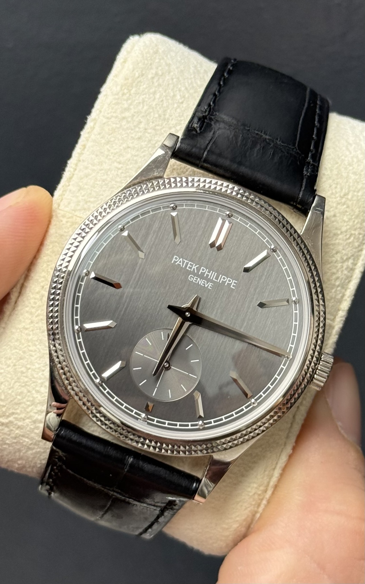 May be an image of wrist watch and text that says 'PATEK GENEVE PHILIPPE PHILIPPE ο A OLIII'