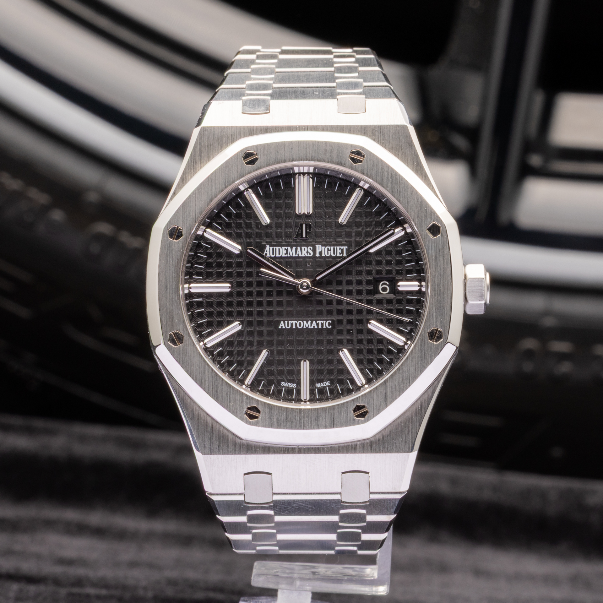 May be an image of wrist watch and text that says 'UUUE AUDEMARS AUDEMARSPIGUET PIGUET 6 II AUTOMATIC mas عاoو மமட'