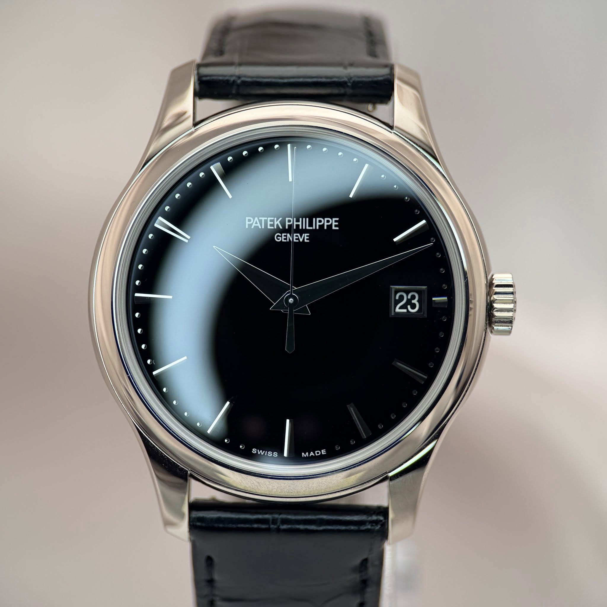 May be an image of wrist watch and text that says 'PATEK PATEKPHILIPPE PHIL IPPE PHILIPPE GENEVE 23 I. SWISS MADE'