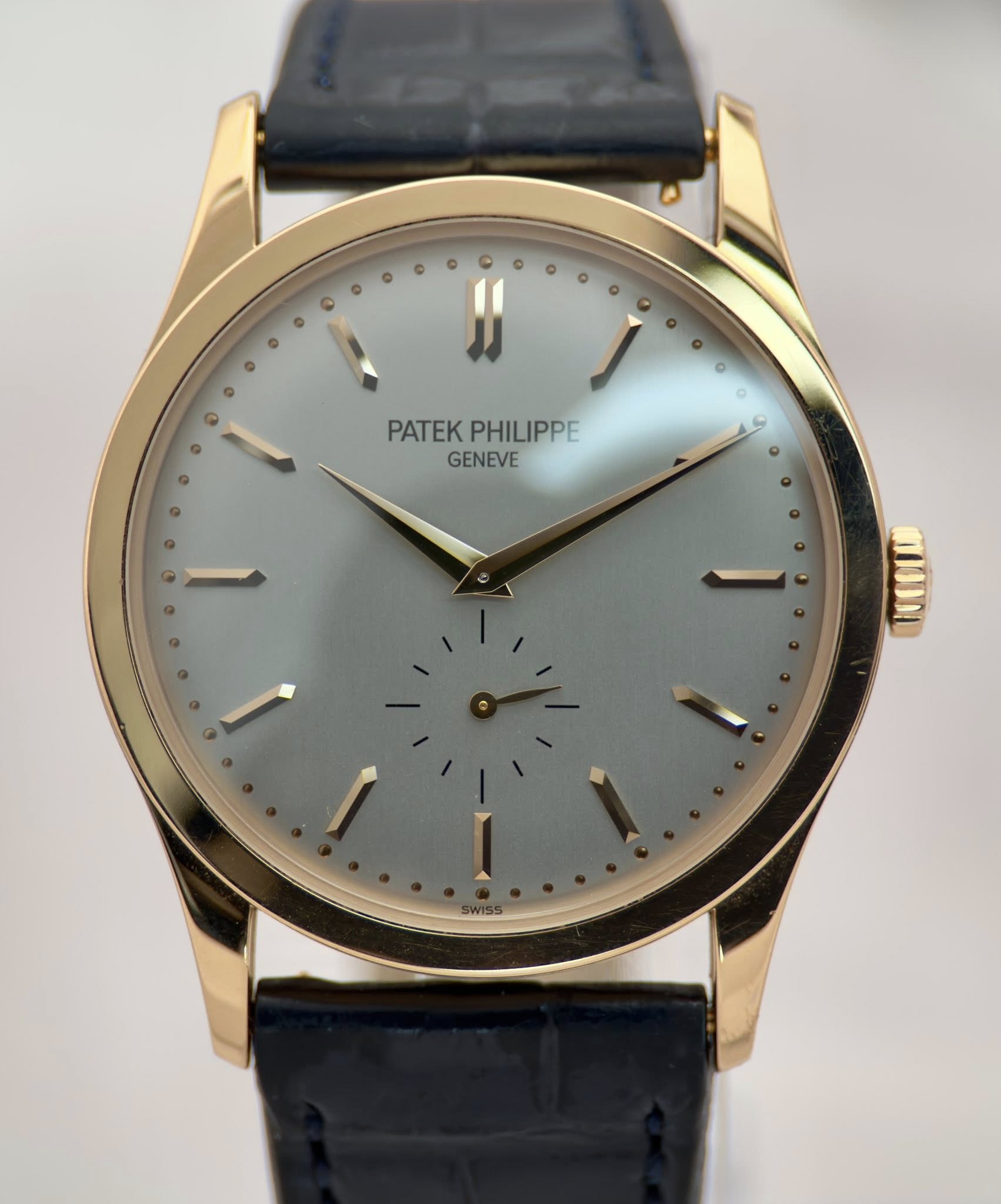 May be an image of wrist watch and text that says 'PATEK PATEKPHILIPPE PHILIPPE GENEVE TIOSAI'