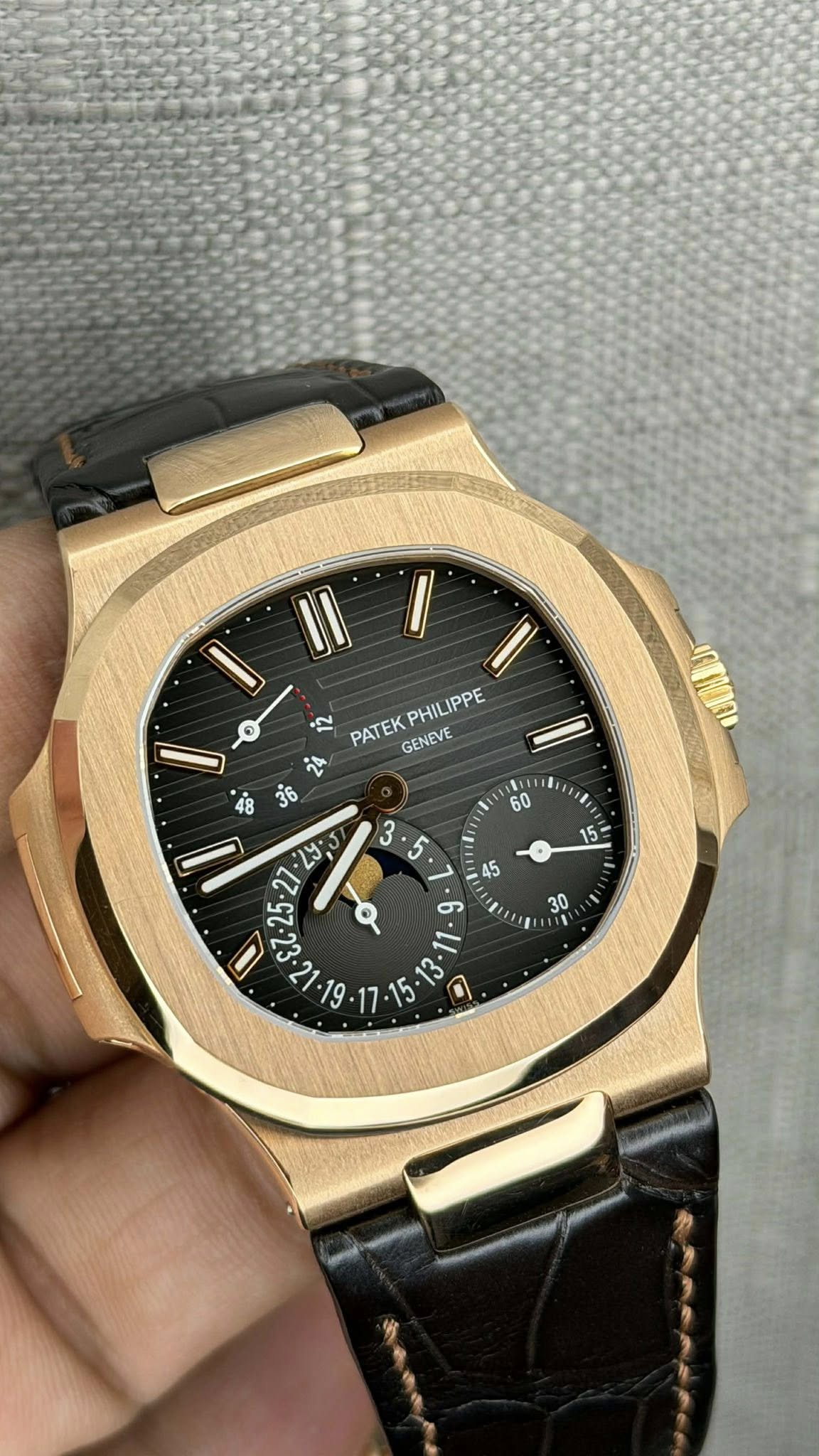 May be an image of wrist watch and text that says 'ID o I 12 PATEK GENEVE PHILIPPE 24 60 15= 8 29:3 3 ဘာ I 45 و 11 3 م'
