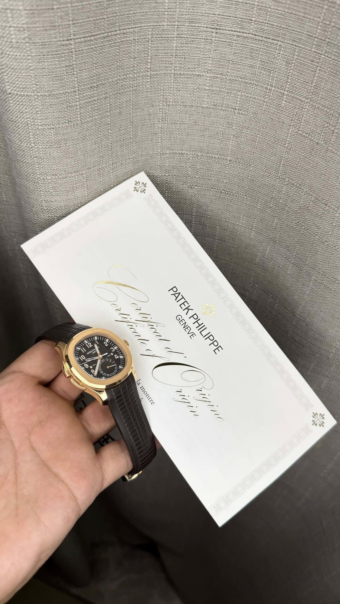 May be an image of wrist watch and text that says 'לותי 子 N 11 / Y Y PATEK GENEVE KPHILIPPE PHILIPPF lamontre rigin Origin rigine'