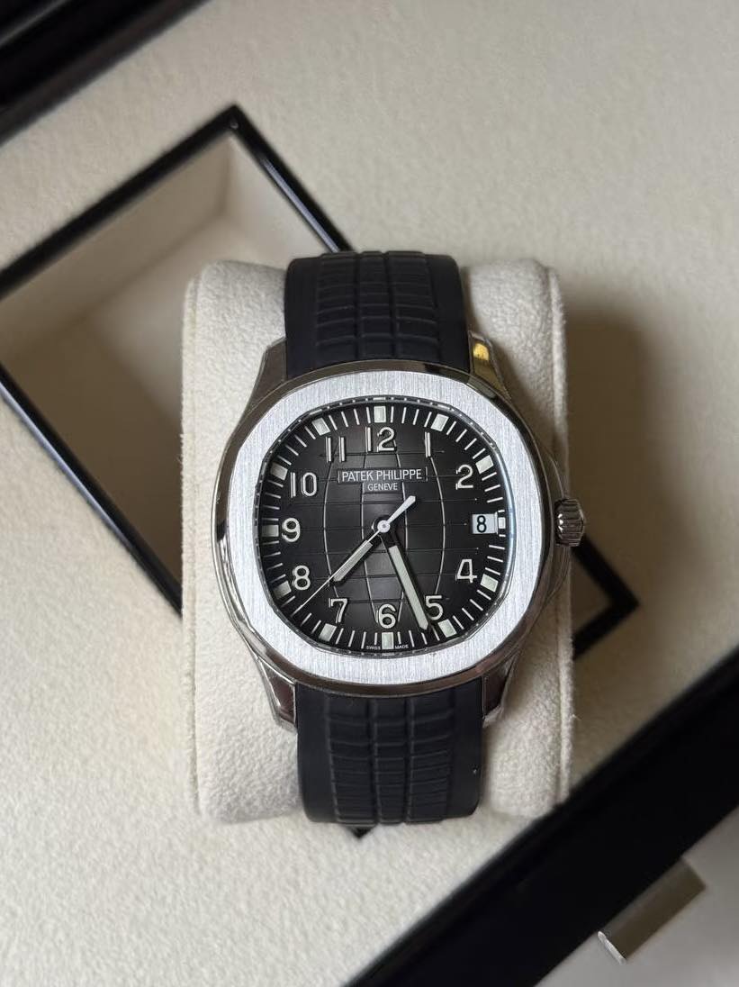 May be an image of digital watch and text that says '12 PATEKPHILIPPE ILIPPE PATEKPE GENEVE | '