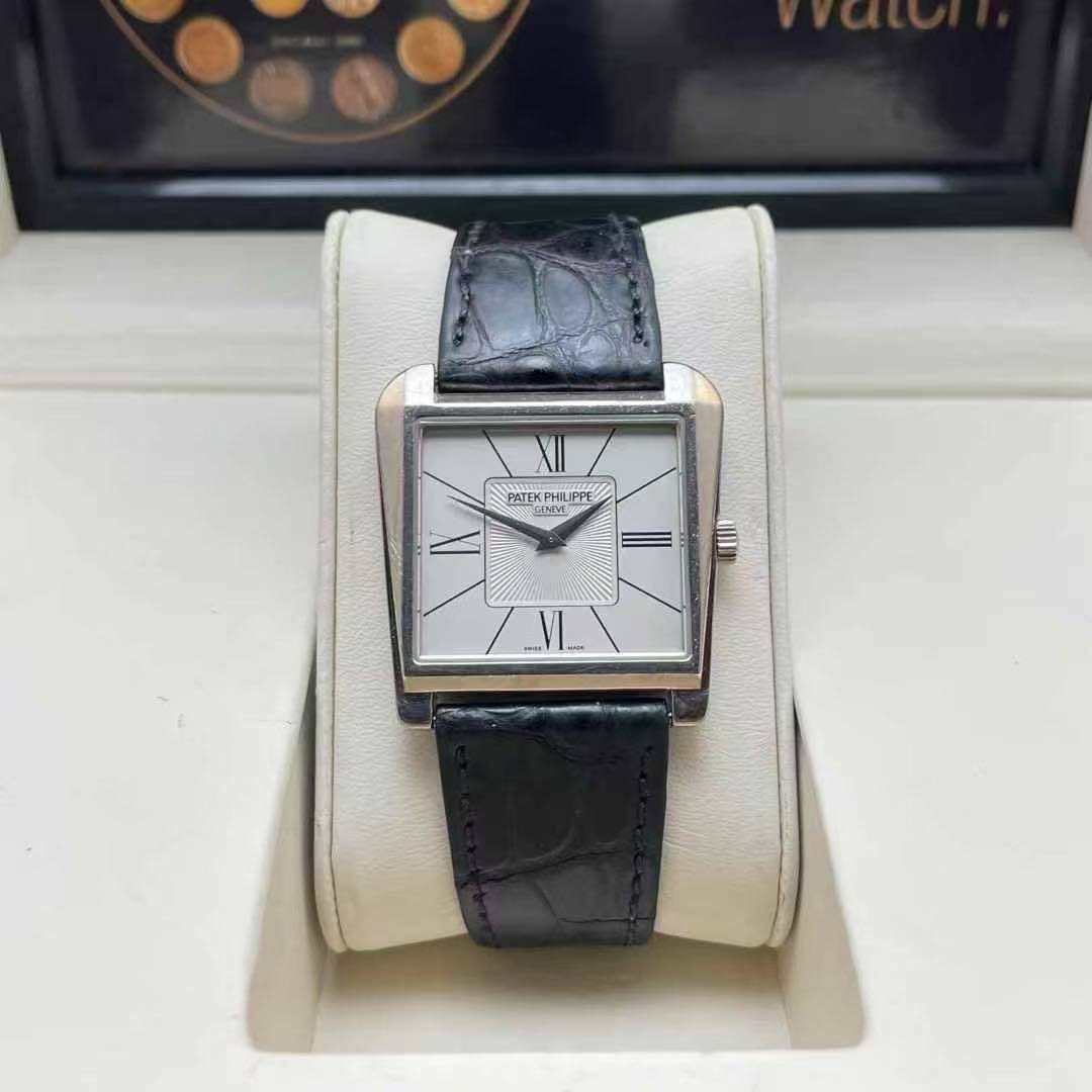 May be an image of wrist watch and text that says 'PATEKPH LIPPE GENEVT Love'
