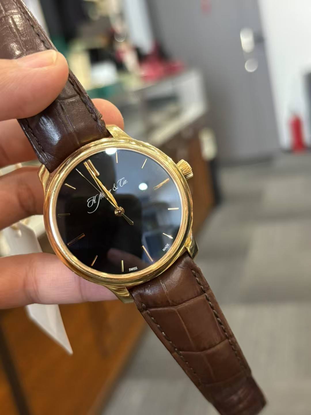 May be an image of wrist watch and text that says '& Lía le MADE SWRSS'
