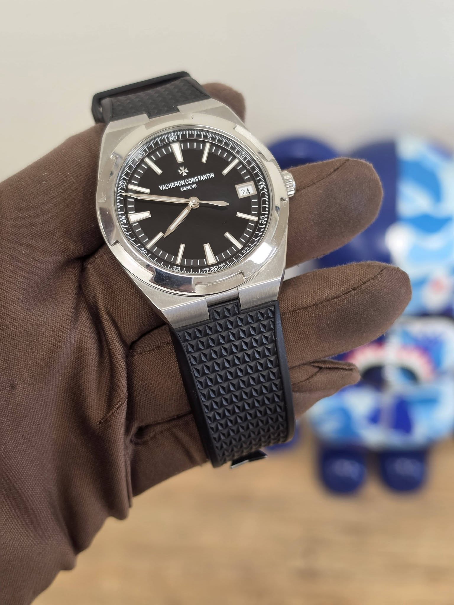 May be an image of wrist watch and text that says 'T60 A 0I ¥ VACHERONCONSTANTRA CONSTANTIN VACHERON CNEVE 74 T48 影 E EE م٤ AN シ oep'