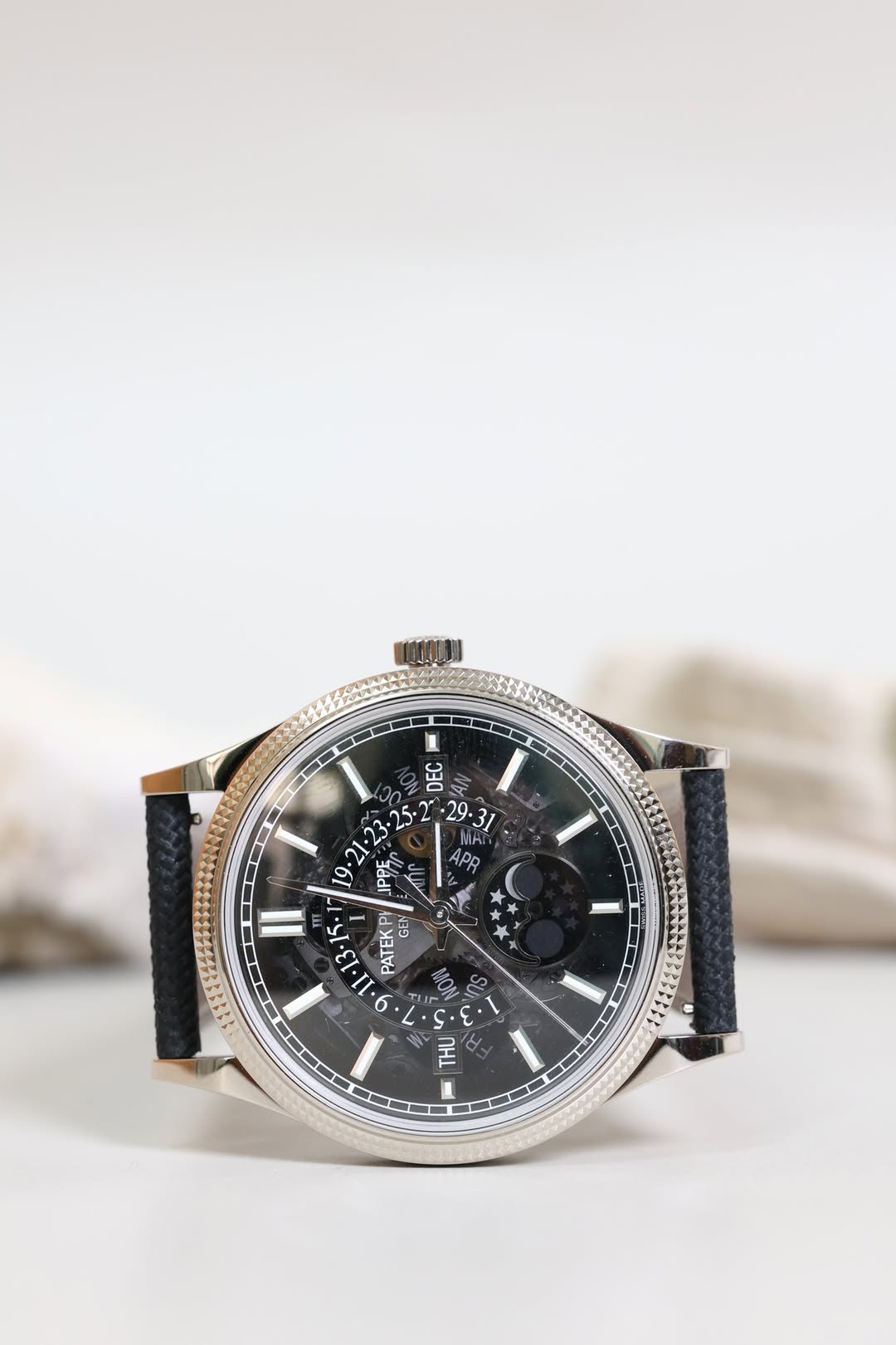 May be an image of wrist watch and text that says 'I 9.21-23. م 29 31 P DEC 19. JPPE Yo APP - PATEK GEN GEN NON S 3. س 4 H THU'