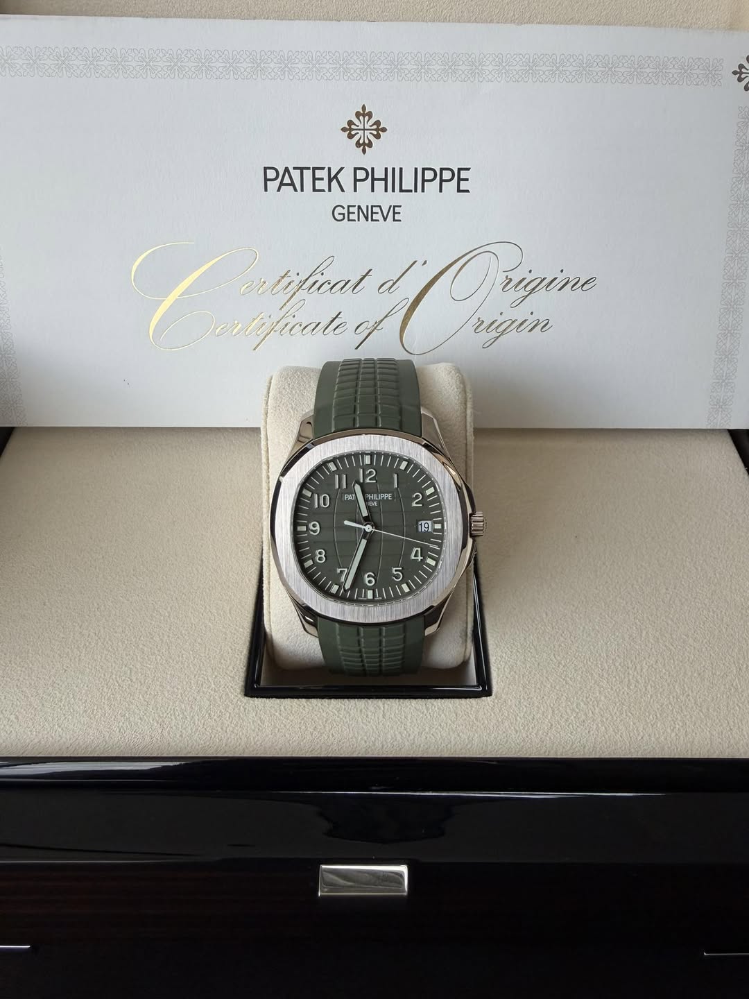 May be an image of wrist watch and text that says 'PATE PATEKPHILI PHILIPPE GENEVE fu Jertificate ertificat Oregtine Origine rigin ۱ I 10 2 کے LIPPE 2 9 O ن 19 W 8 7 運 A 4 ご 5 5…