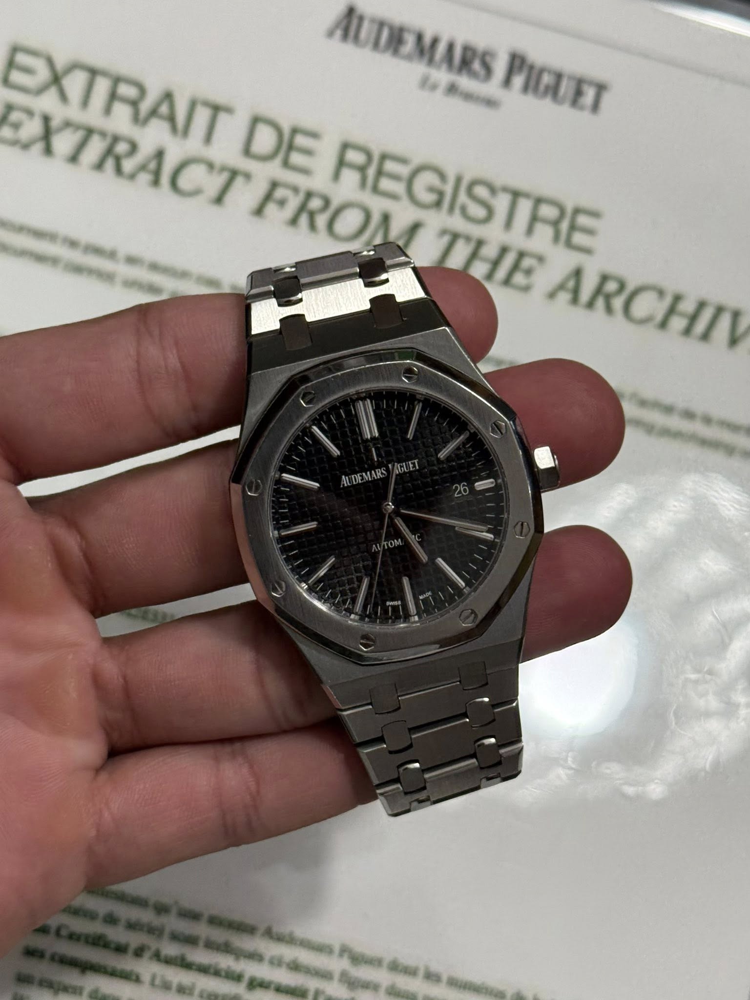 May be an image of wrist watch and text that says 'AUDEMARS PIGUET EXTRACT FROM EXTRAIT Btee EXTRACT DE FROMTHE REGISTRE REGISTRE THE ARCHIN ملة Sde 6p Piplar ด้อยะ'