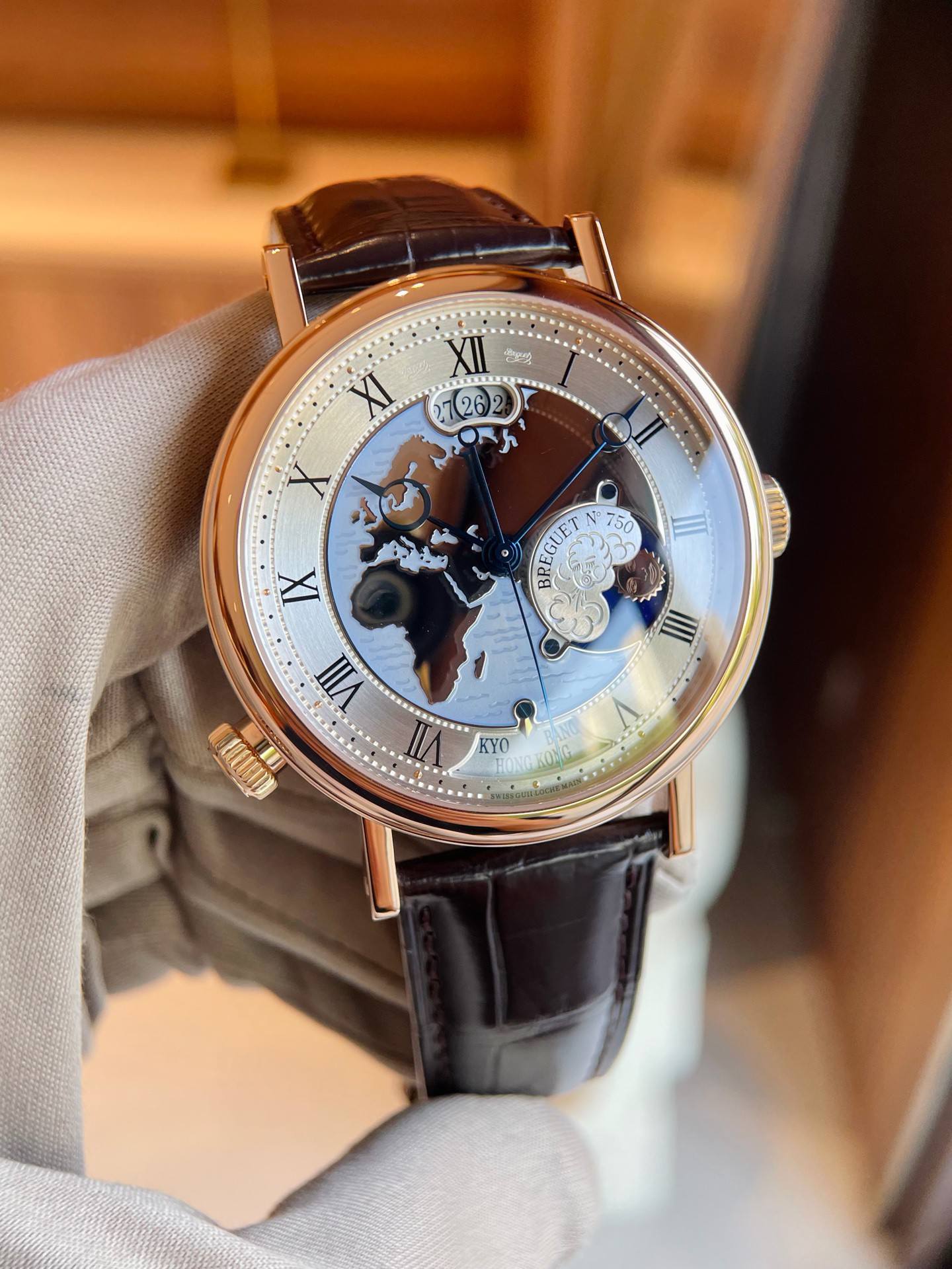 May be an image of wrist watch and text that says 'XII لم 26 2 XI X BREGUE 150 VIII KYO HONGKOVC'