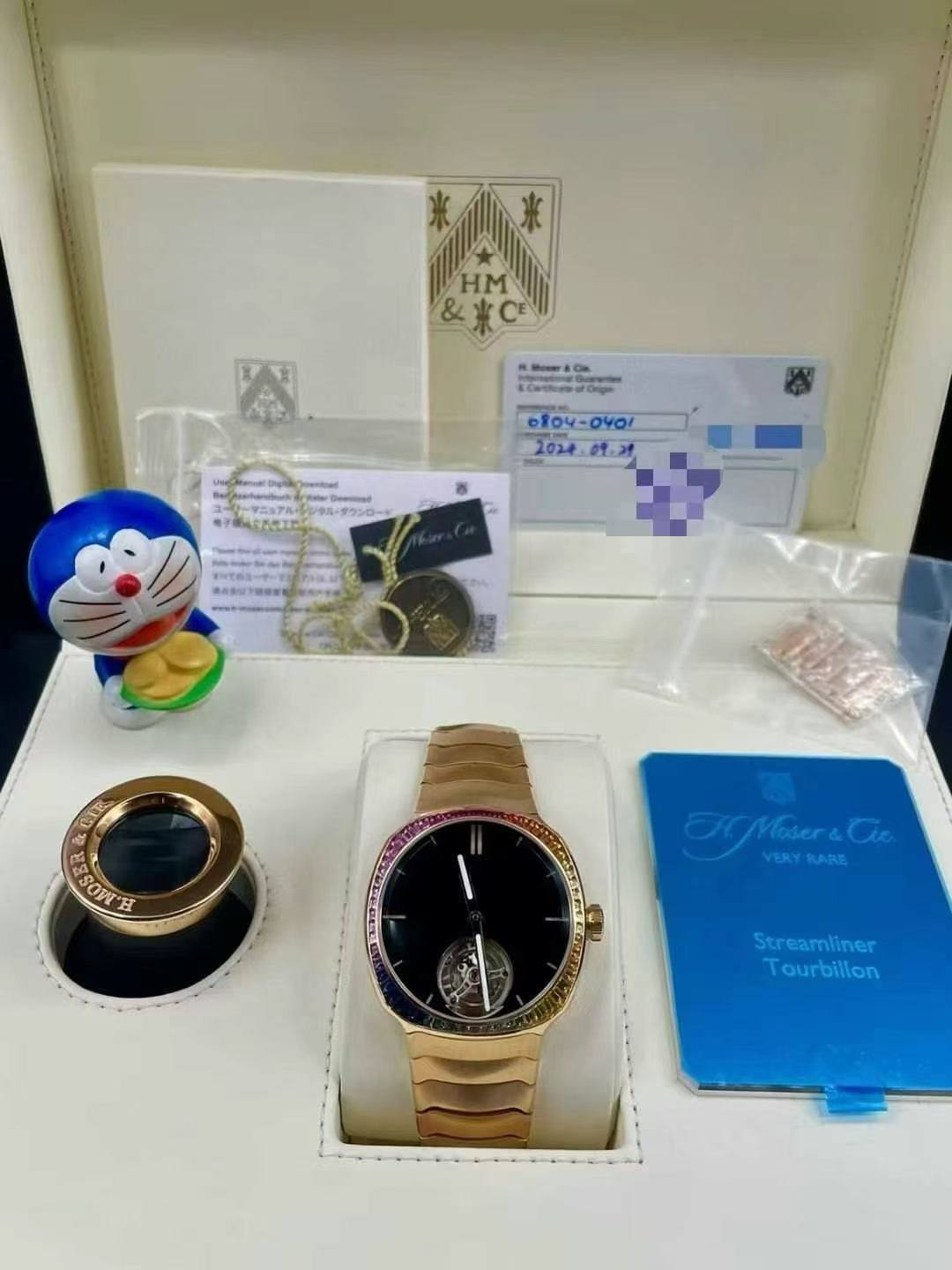 May be an image of digital watch and text that says 'HM & &素CE M&O CO o o 104-040/ . ルーサウンロー m LER 24 SOW SOP H EMaser& Str Streamliner Tourbillon'