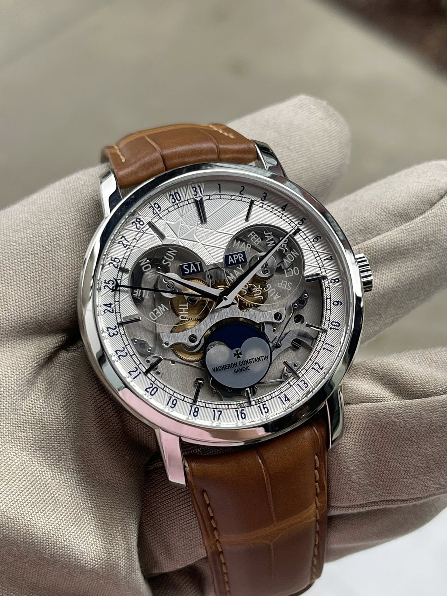 May be an image of wrist watch and text that says '26 22 MO SUN SA MAR FEB APR VOn MA ၂၁၀ S t0r VUU SEP 北 a3m THU 24 EZ 22 ~ '