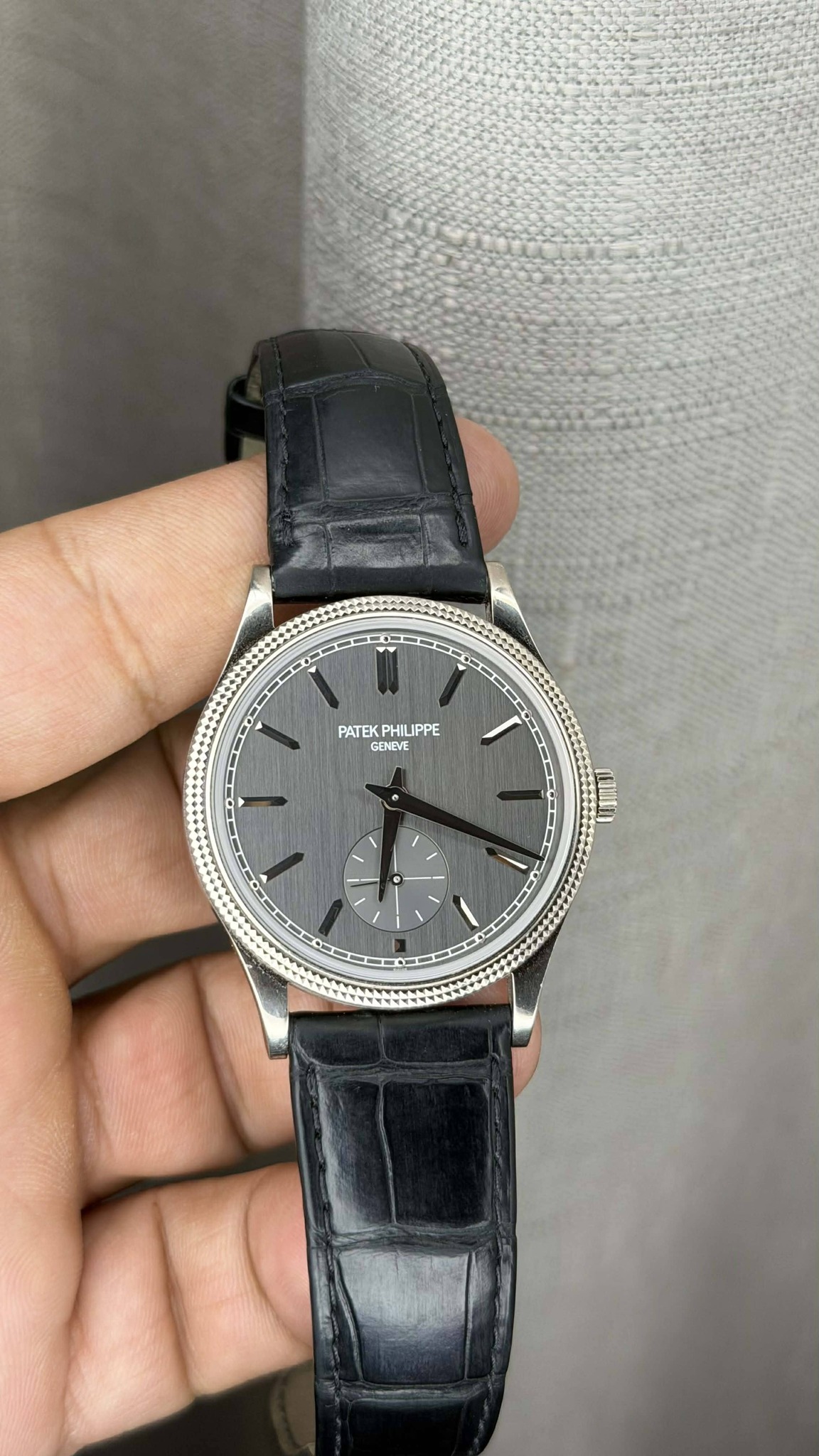 May be an image of wrist watch and text that says 'M PATE PATEKPHILI ΚP PHILIPPE IPPE GENEVE'