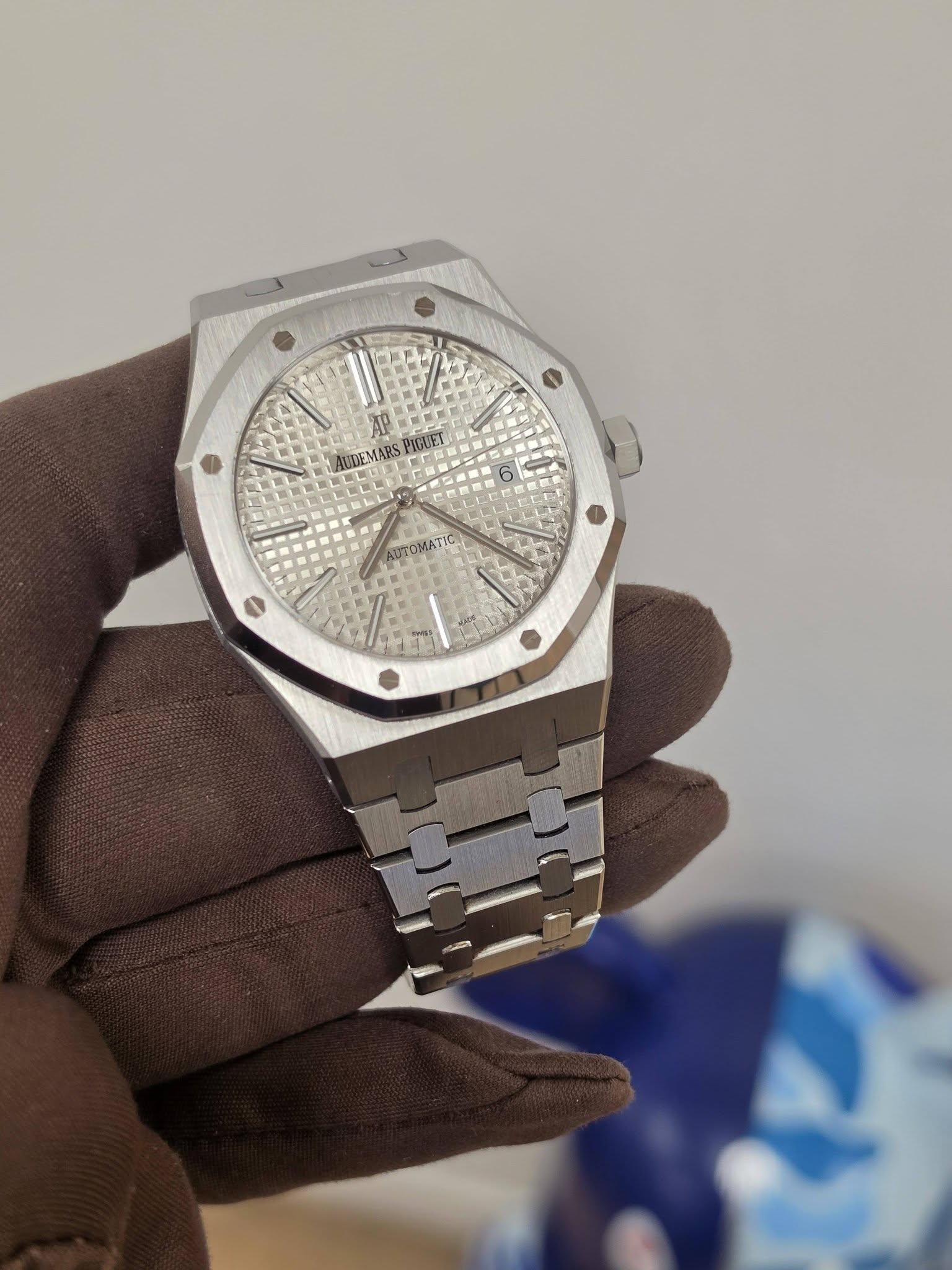 May be an image of wrist watch and text that says 'S 實圖 PIGUEL AUDEMARS d AUTOMAT?C'