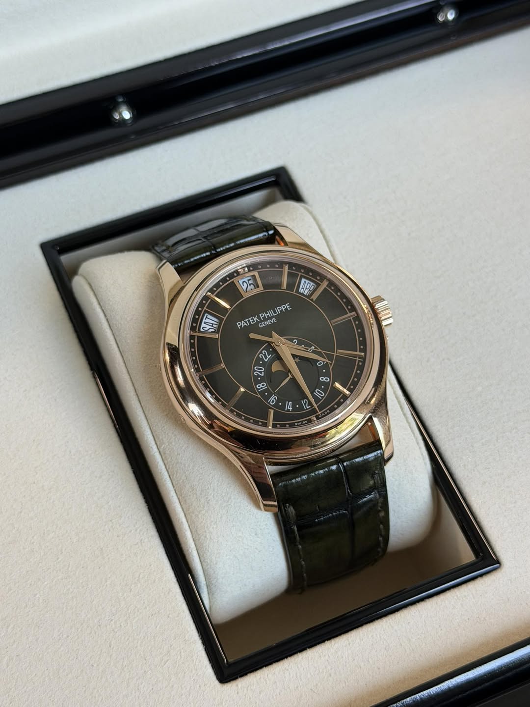 May be an image of wrist watch and text that says '% 25 AD PHILIPPE PATEK PATEKPHILIPPE ENGVE CAT ف 27 O I6 - ထ 9 O 9 ル 14'