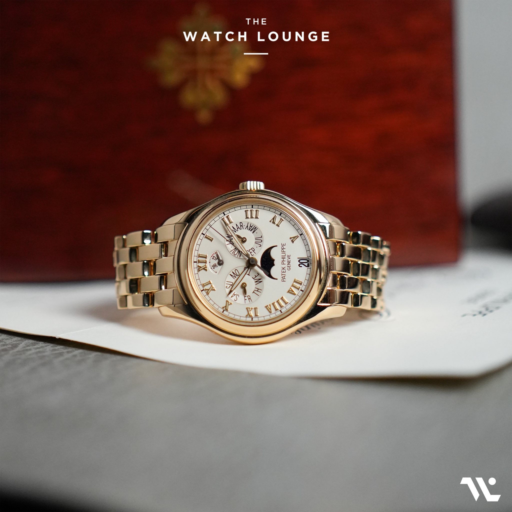 May be an image of wrist watch and text that says 'THE WATCHLOUNGE WATCH LOUNGE IIT イ ኢ ድአሣሃም AI LV E & 로이 าง NEL 天 4 Mh 0 XI 心'