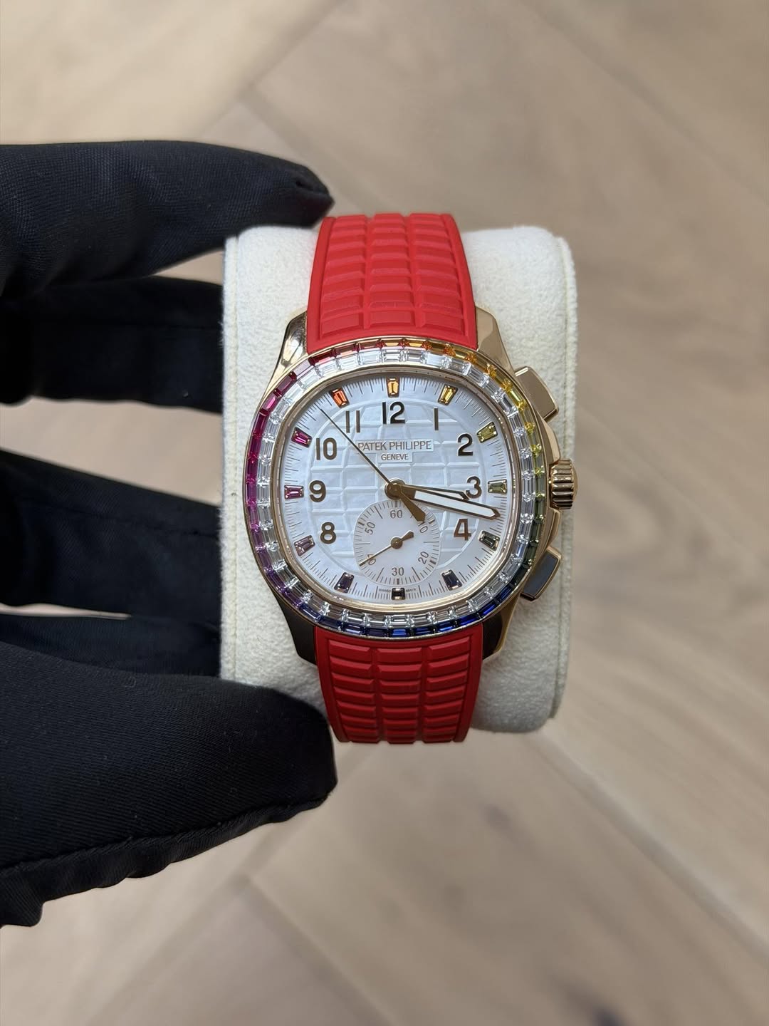 May be an image of wrist watch and text that says 'ชืย 0 II 12 ፅን 10 PATEKPH! PHILI IPPE EENEVT 2 د 9 3 KE 60 6 8 P 2ር 30'
