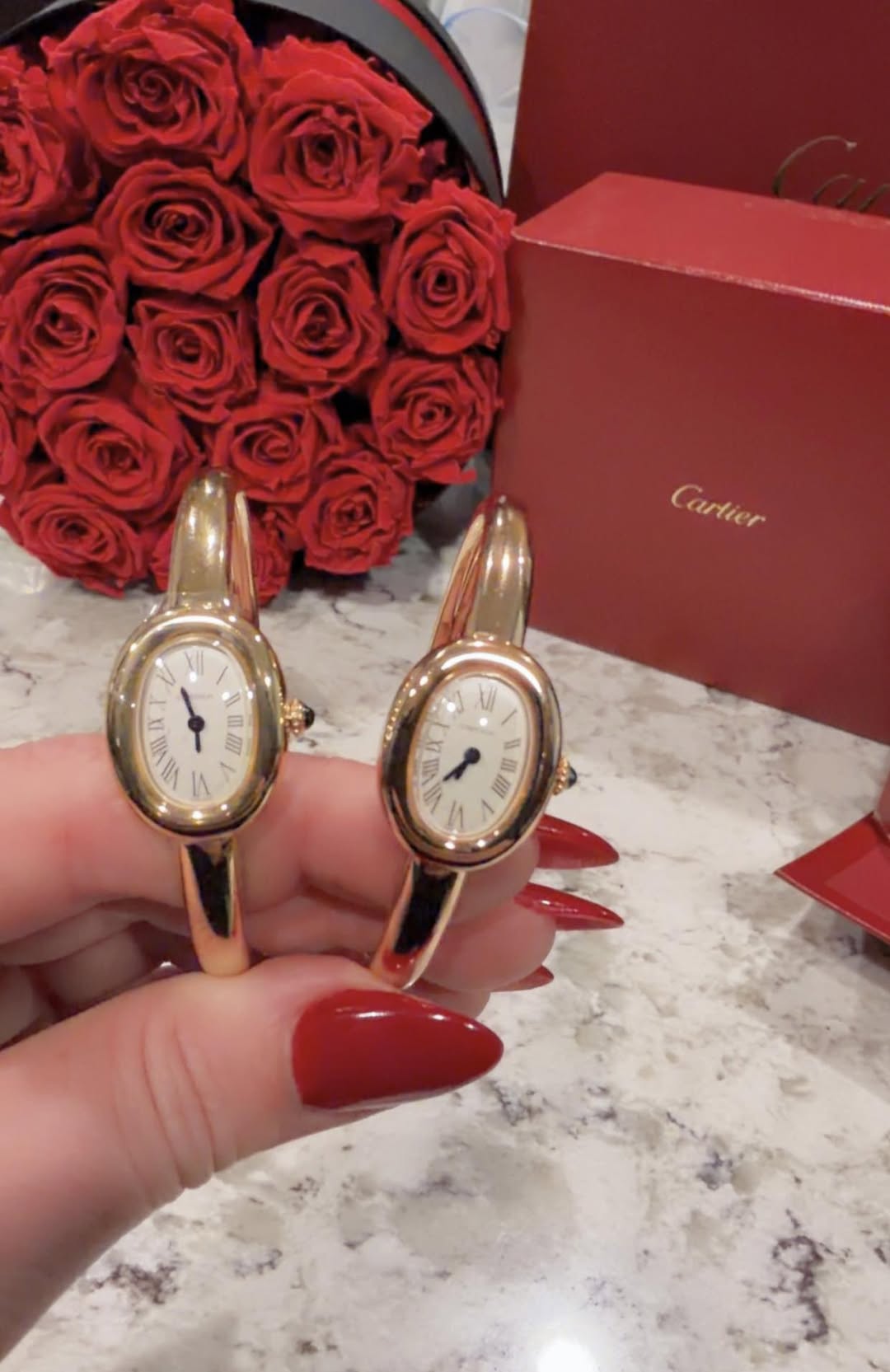 May be an image of wrist watch and text that says 'Cartier N ١٨ زا = 白 M It 品團 E ㅁ'