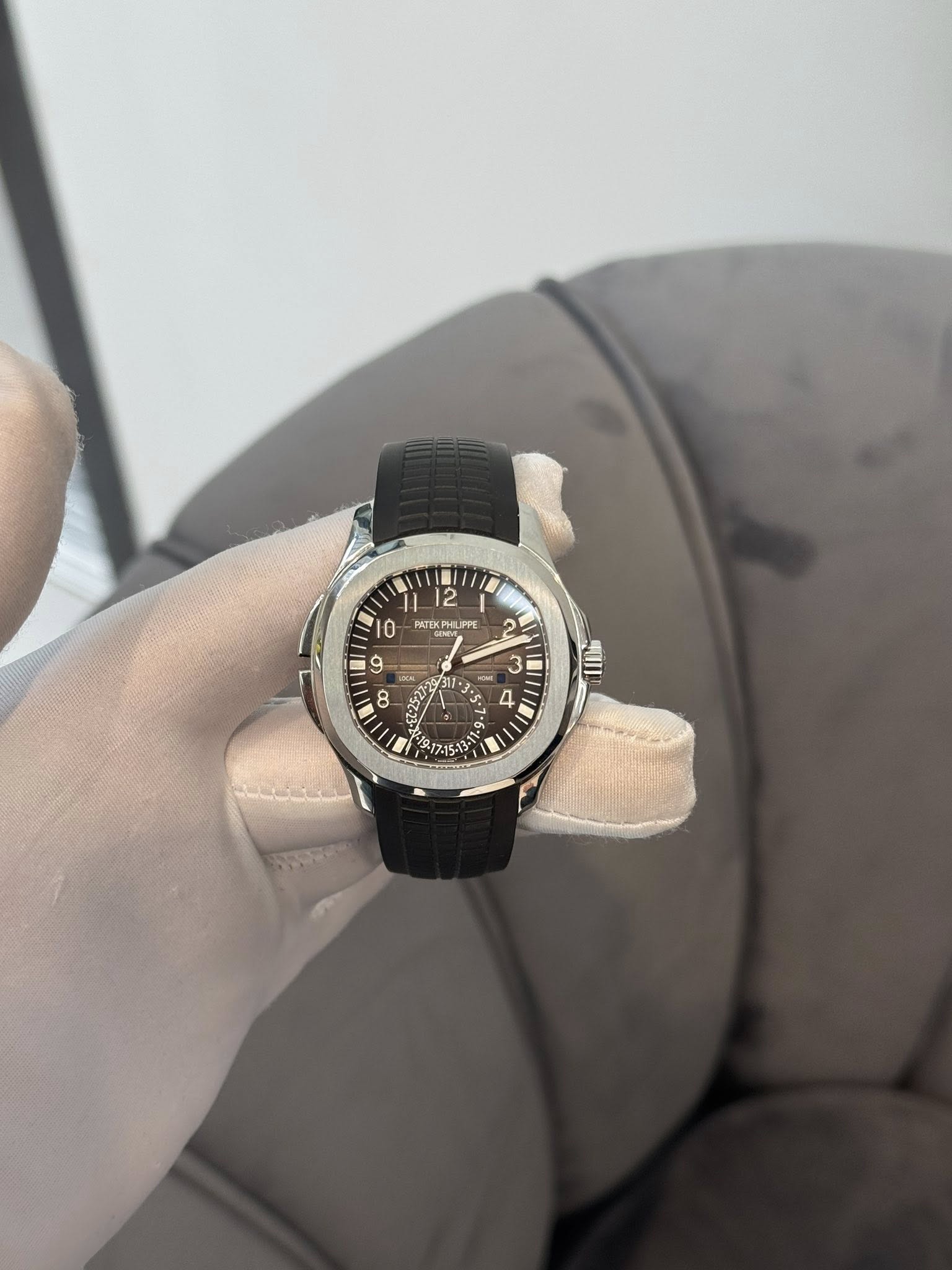 May be an image of wrist watch and text that says '10 2 PATEKP KP KPИU LPPE PP - X ያ 4 5 ف الله R17'