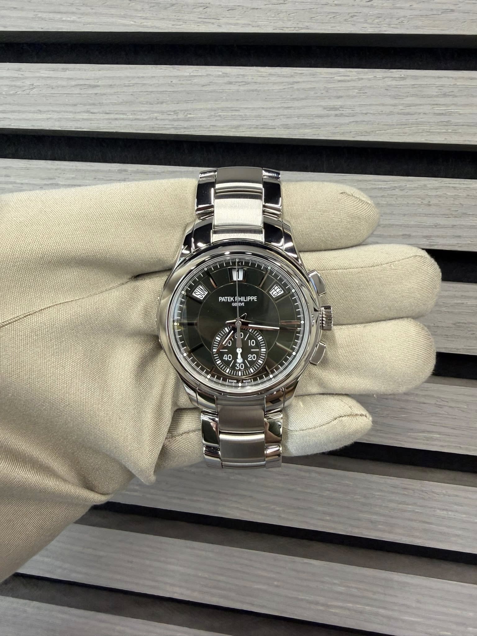 May be an image of wrist watch and text that says 'PATEK EKF KFHI SM FHILIPPE IPPE PS CU C 20 O 0 0 O H い T BLA'