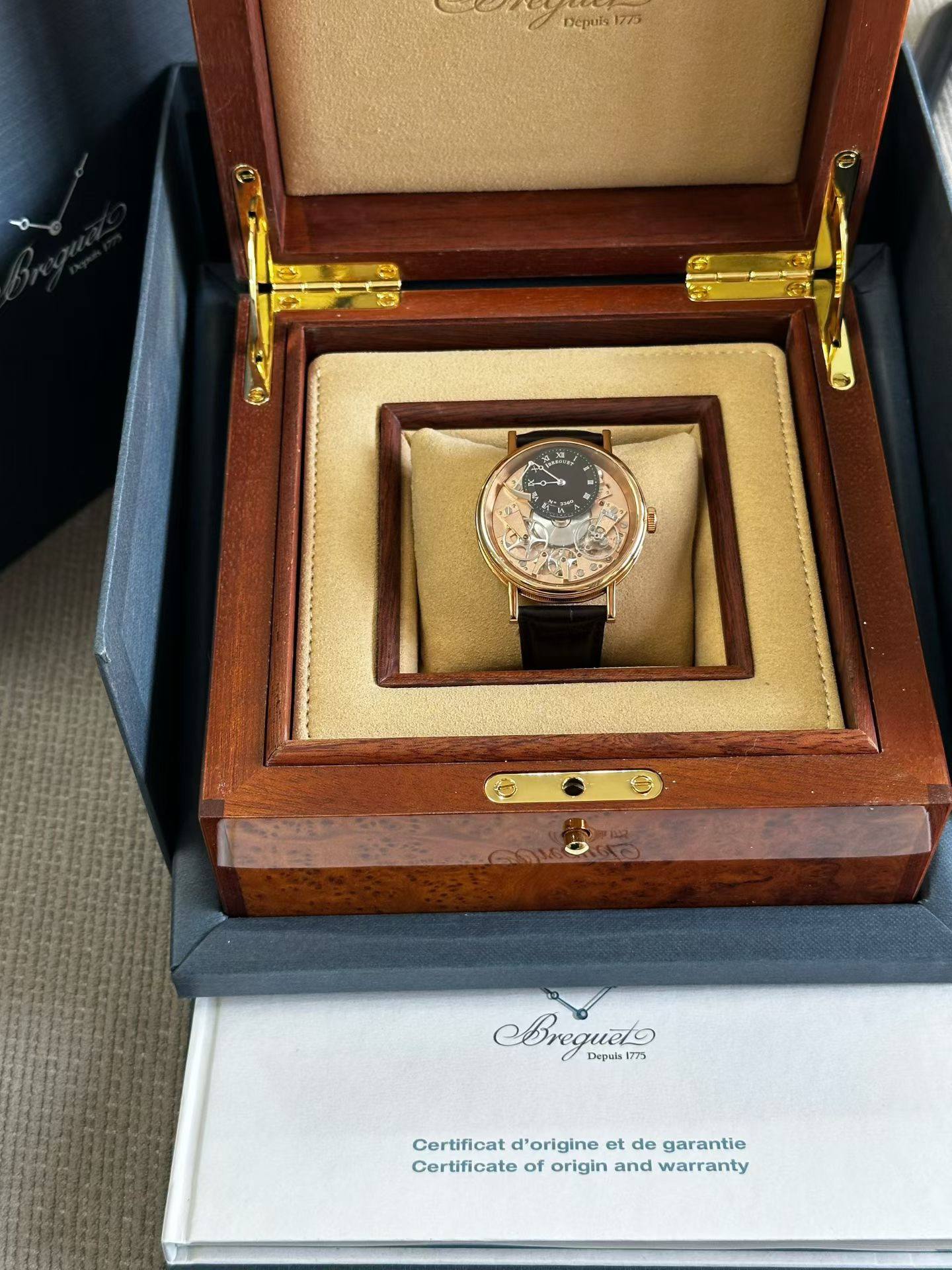 May be an image of wrist watch and text that says 'ン OЛлy nepT4 1775 Pruaas Y R 0 Tepals 1775 Certificat d'origine et de garantie Certificate of origin and warranty'