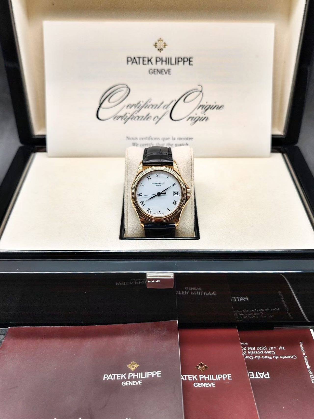 May be an image of wrist watch and text that says 'PATEK PHILIPPE GENEVE Cabu irhifiontedf Chn ngin que la la montre muatrk Nous XII 所 PNLP ጉ 21 ን 책! I 1 TLE TA9 NM ગરક SIMES 88…