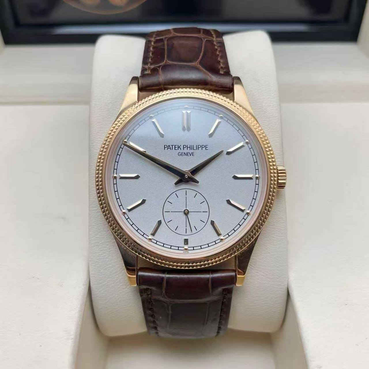 May be an image of wrist watch and text that says 'PATE PHILIPPE PHIL IPPE PATEKPHILIPPE GENEVE'