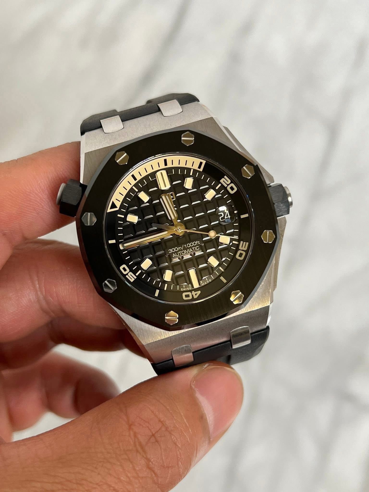May be an image of wrist watch and text that says '20 300p 300m ALTON TOMATIC 100010 TIC ATIC 210 一 ☬ I 0 30 E មវា ! ل ロ'