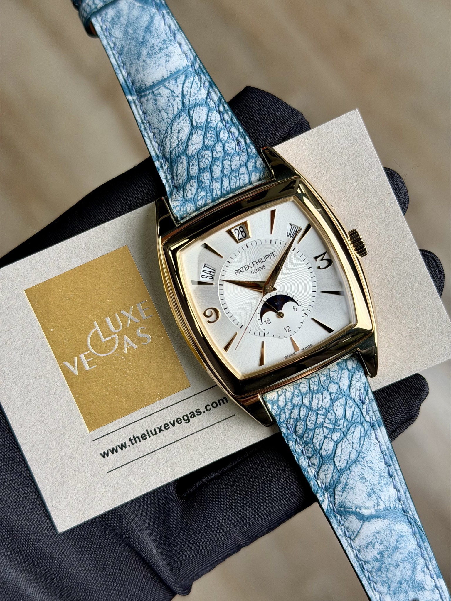 May be an image of wrist watch and text that says 'S JT 28 PATE PATEKPHILIPPE G GENEVI SAT M 6 ق 1口ま 18 12 VECUXE