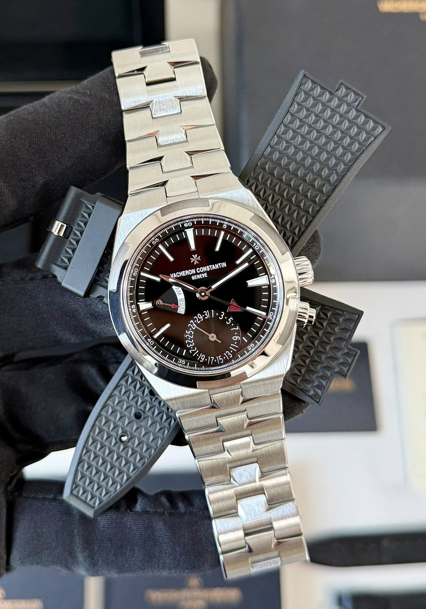 May be an image of wrist watch and text that says 'o 50 10 CONSTANTIN VACHERON ENEVE ی S. ና - ၂ 9 29 a OE 35.1. g. -15'