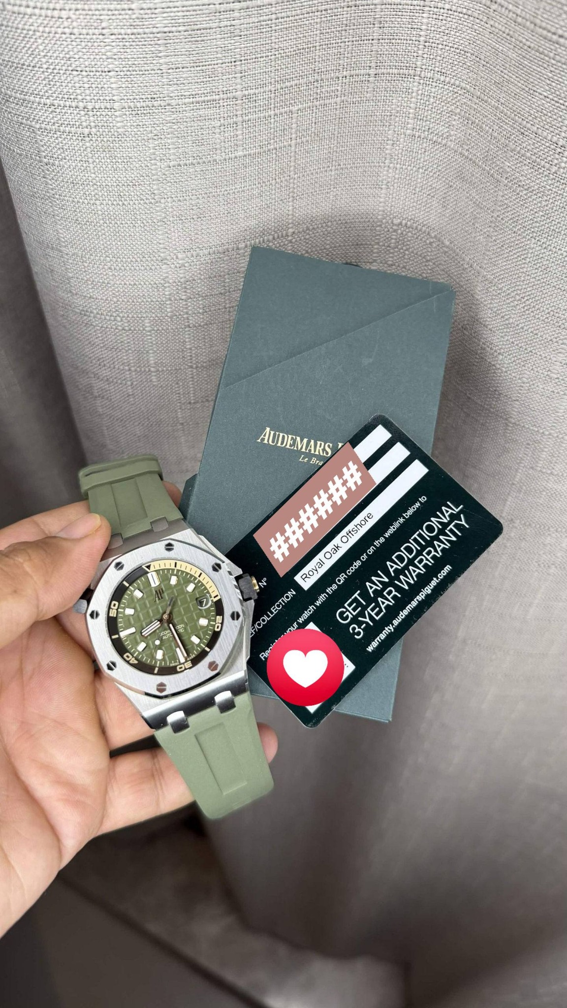 May be an image of digital watch and text that says 'AUDEMARS ل 7屋 2 5 50 海 1204 α 0 ম Offshore theweblink.beiow.tu Dak Goder code AN Royal ADDITIONAL WARRANTY N KCOLLECTION WO…