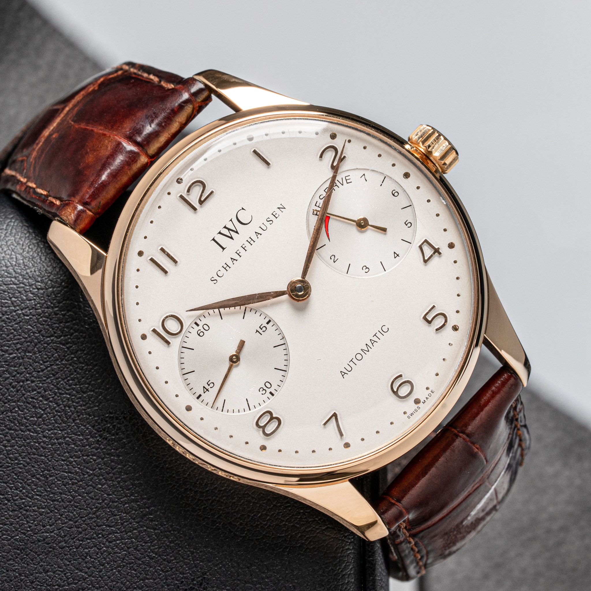 May be an image of wrist watch and text that says 'መድማን ه ١ 0 12 ESPRIVE 7 IWC SCHAFFHAUSEN FIHAUSEN 11 1O 60 0 i 1 ج 5 8 4 X 3 5 ហ 30 o 8 AUTOMATIC 6 AC MADE WISDMAD Ws SWISS…