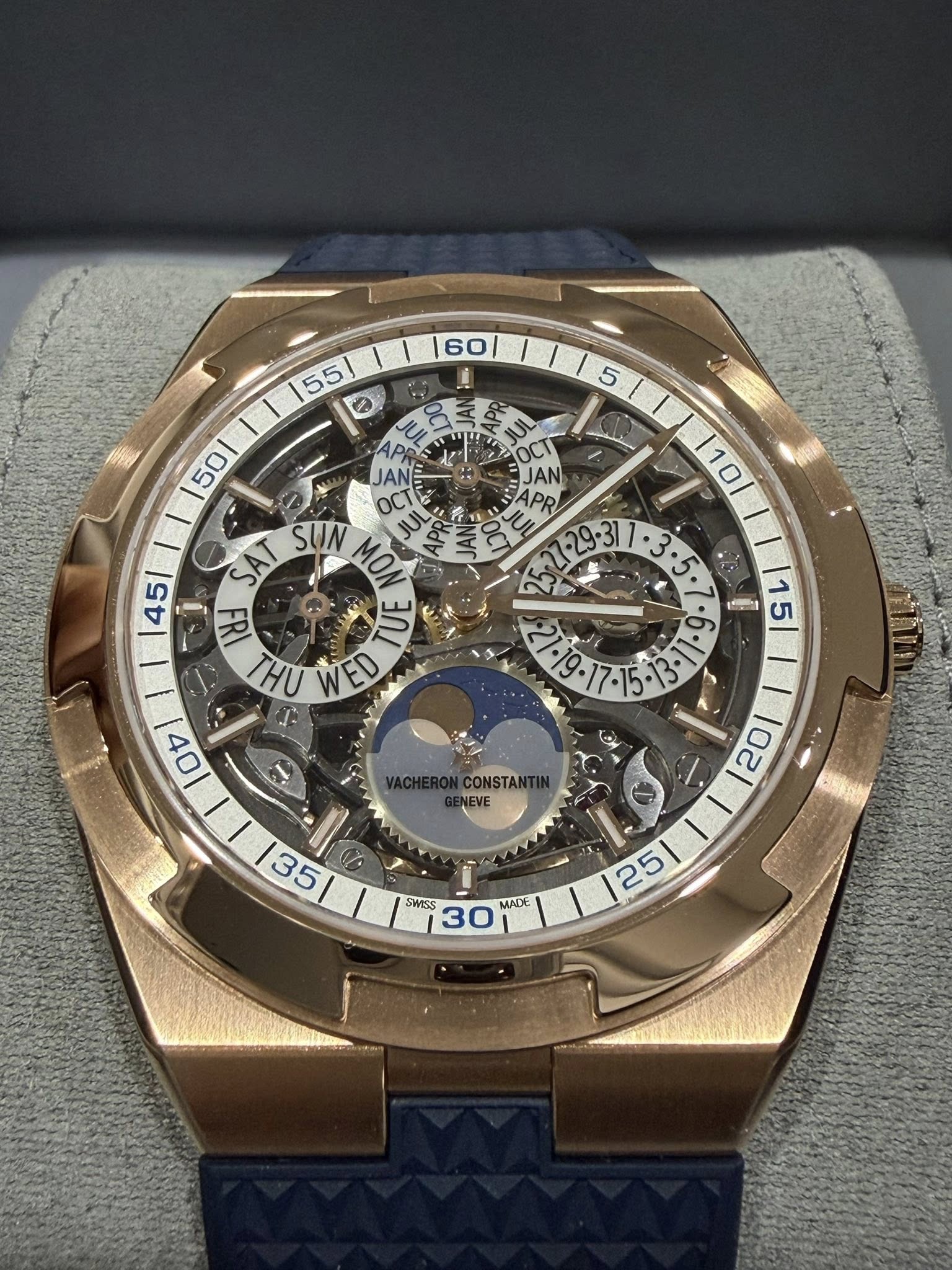 May be an image of wrist watch and text that says '60/ SAT SUN MON Id TUE 정 HU WED نا ي 10 5: • 成原17店10公 L ی 15/ ONSTAN NEVE WSD SWES 30 MADE |251 ပ 0'