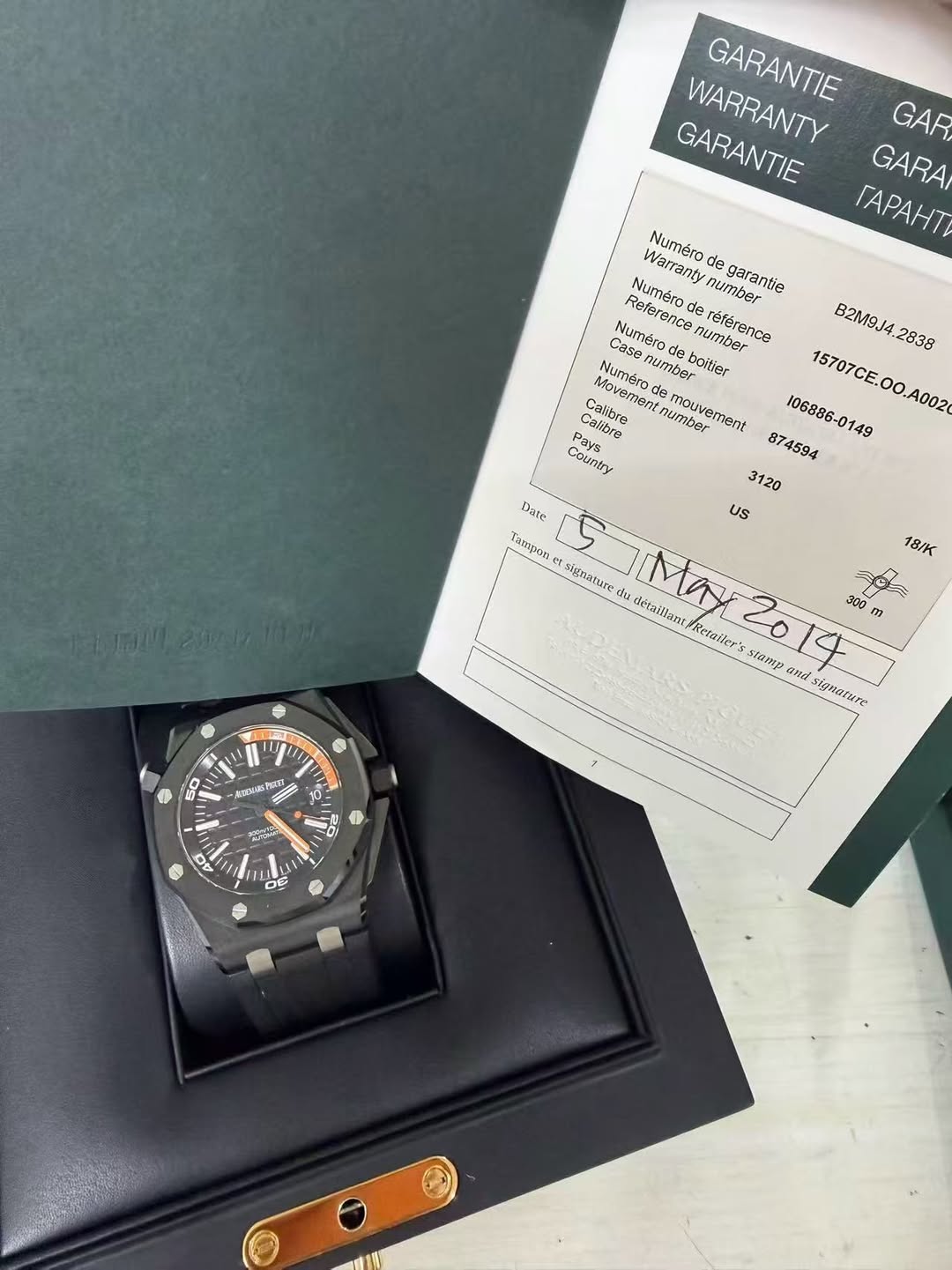 May be an image of wrist watch and text that says 'GARANTIE WARRANTY GARANTIE GAF GARA rAPAHT Numéro de Warranty Referen eference Numéro number garantie Numéro ence nce number…