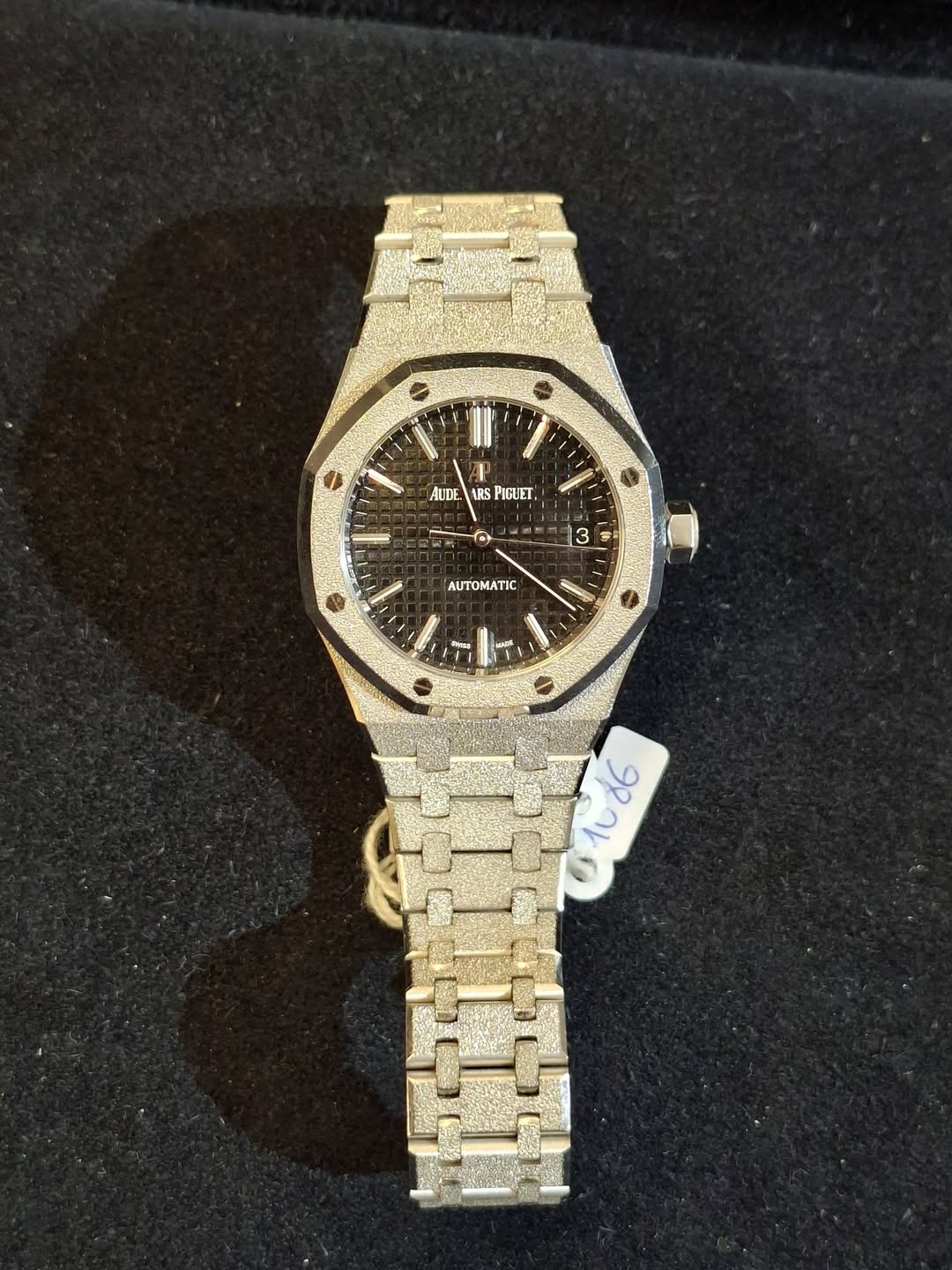 May be an image of wrist watch and text that says 'ALDE. ARS PIGUET, ٥1 3 AUTOMATIC 9p'