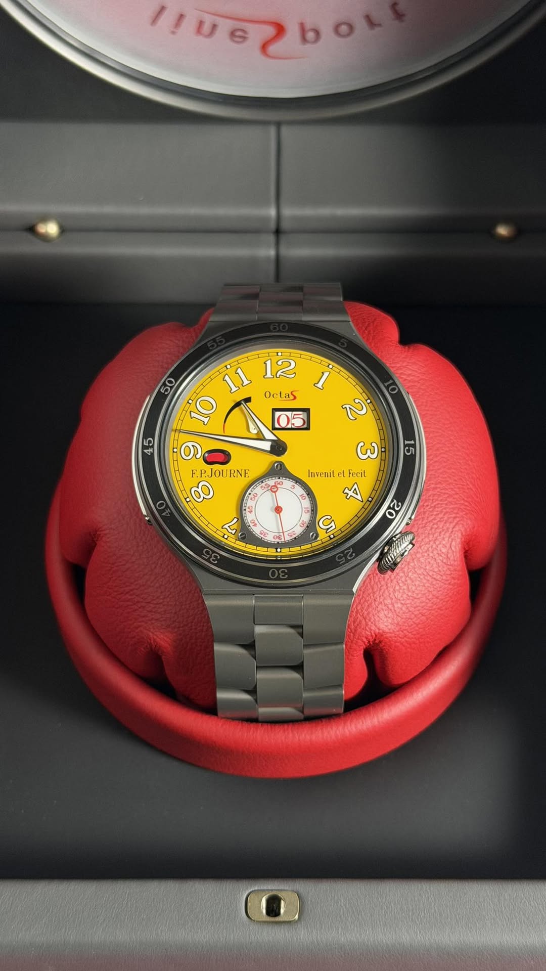 May be an image of digital watch and text that says 'IỊUe / Detas 12 L א መ ၀ F.PJOURNE 00 15 બ১ Invenalı InvenilelFecil el Fecit ሌ e わ 6 正 2 2 ی'