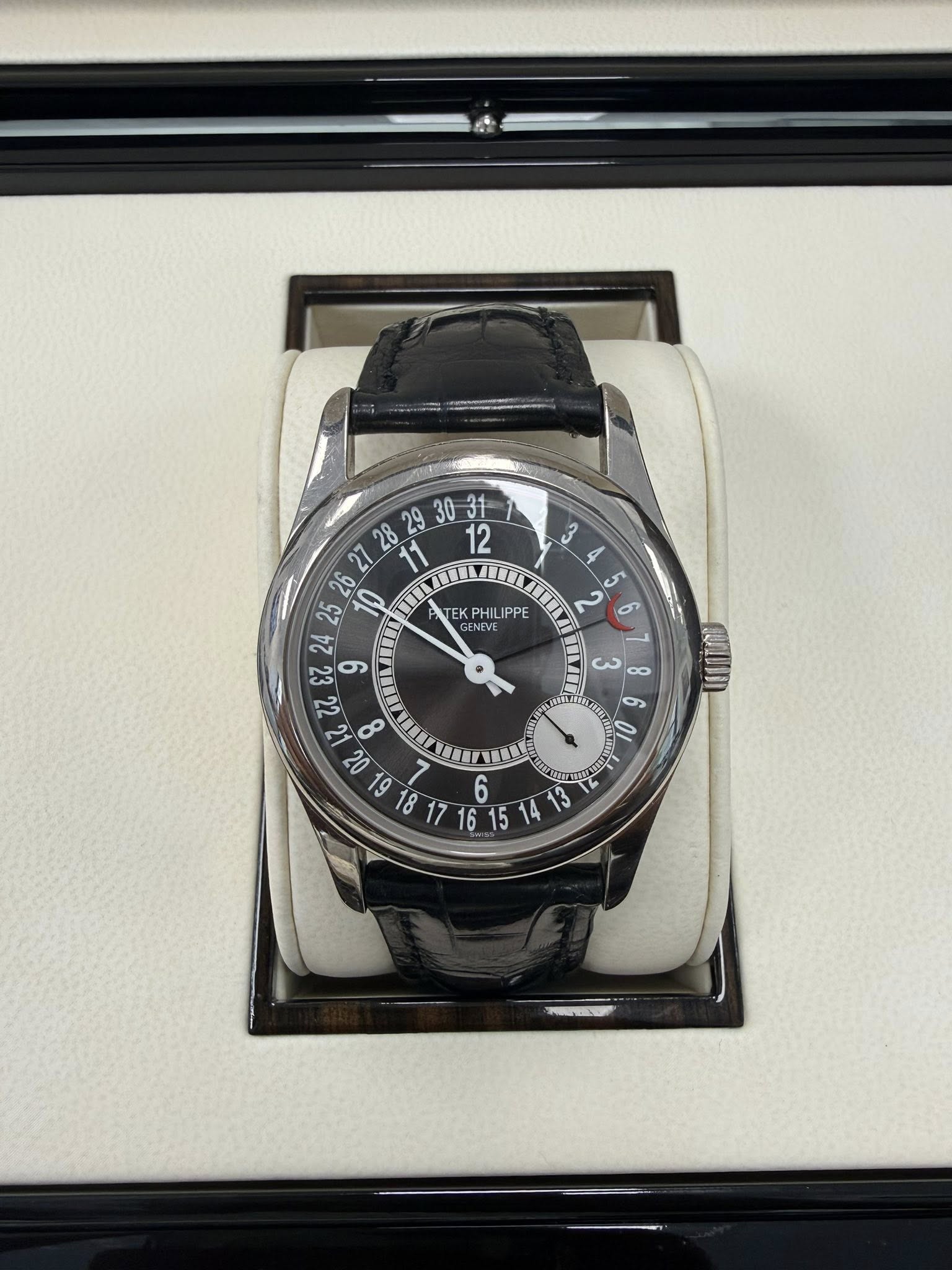 May be an image of wrist watch and text that says '3 س ح TEK PHILIPPE IPPE GENEVE TRMMID حى ထ IID ٧ 01 আ cO 6 - မြ 6o ผา ۲۸ 3'