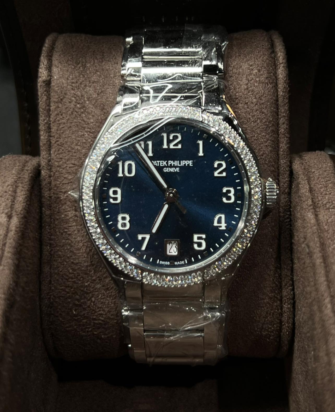 May be an image of wrist watch and text that says '112 VI 12 1 10 ATEK PHILIPPE PATEKPHILIPPE PHIL LIPPE GENEVE الا 4 5 SWIss ADE'
