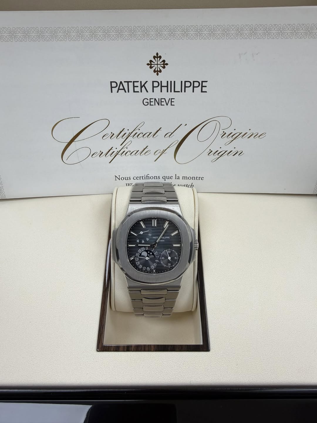 May be an image of wrist watch and text that says 'PATEKPHILIPPE PAT PHILIPPE GENEVE CKHжфии Derlificate ertificat س Orizine rigin Nous certifions quel Nouscerilionsquelamontre…