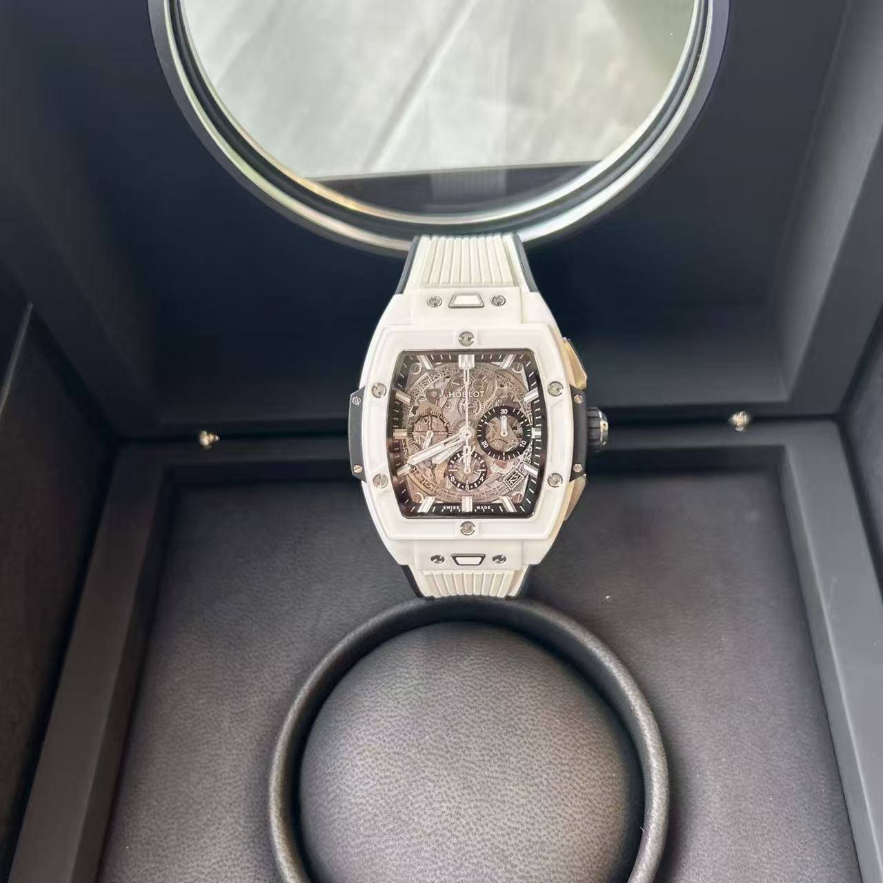 May be an image of wrist watch and text that says 'G 理 မေ ሥጣይይስም ሥማጣ 三 ター - み 2'