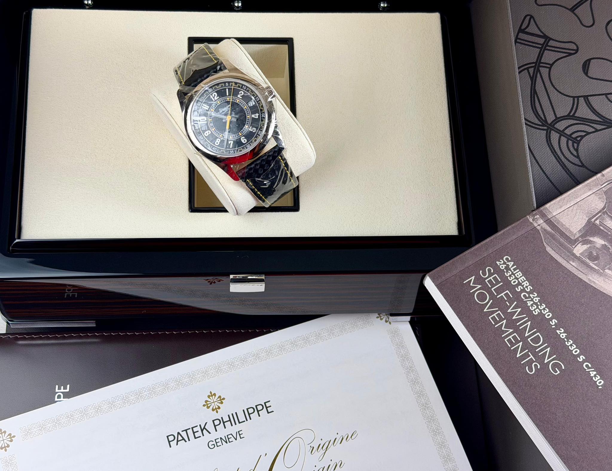 May be an image of wrist watch and text that says '2 S A ၈ာ AAS 4 건조 د 7 E Z 그라아 6 명 MOVEMENTS SELF-WINDING S. 26-330 C/430, PATEKPHILIPPE パ子 PHILIPPE PATEK GENEVE Prigine sin…