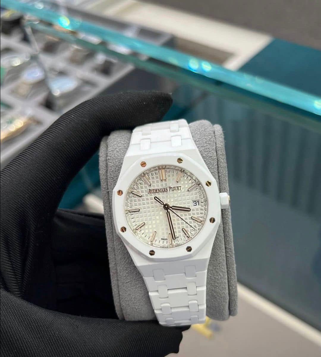 May be an image of wrist watch and text that says 'AULEMARS PMET 31 0 釆ㄡ崲 1'