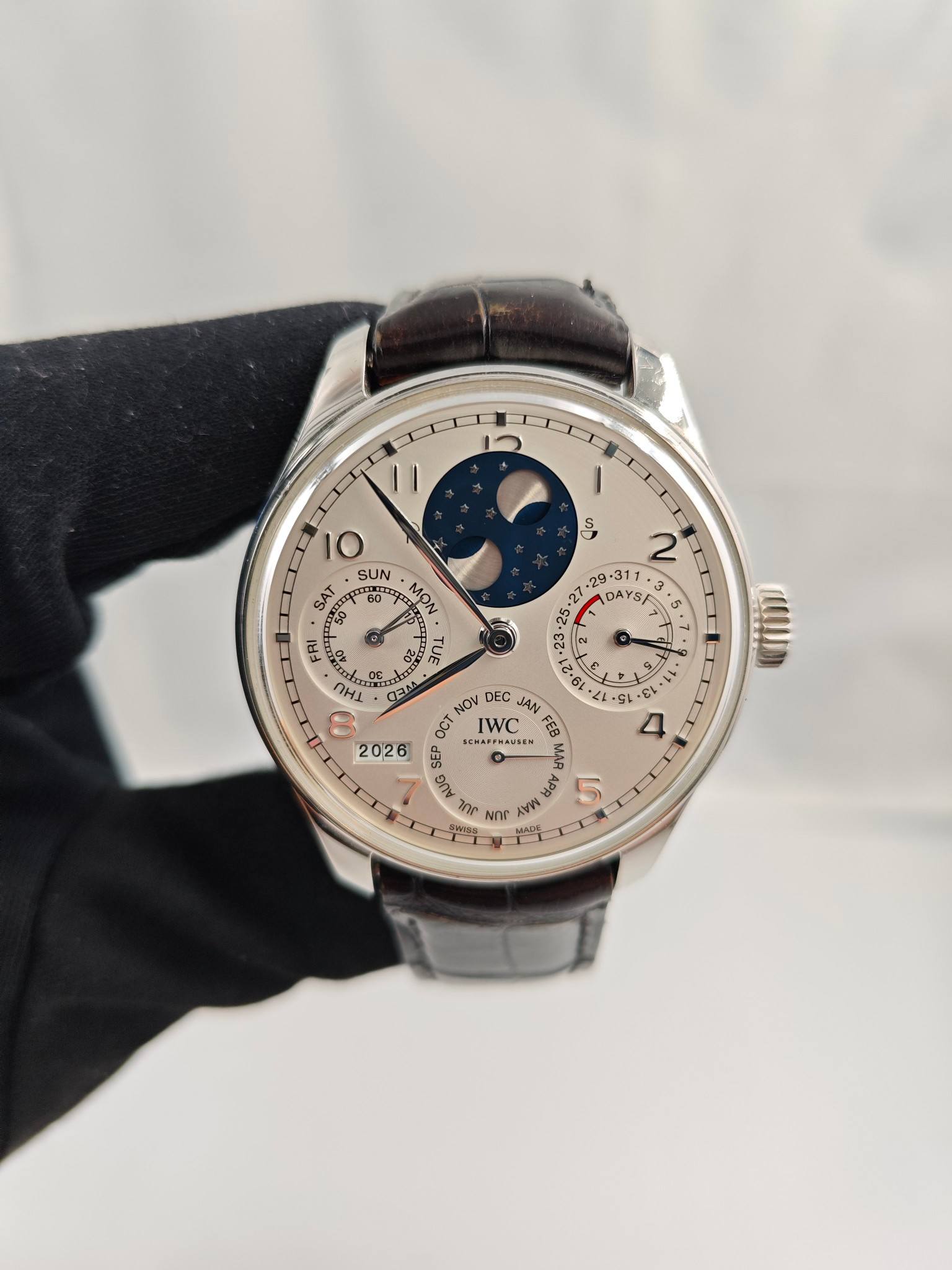 May be an image of wrist watch and text that says 'TICE ဟ 1 10 SUN SAT ០ x AOI 9 CNT SX ምደ TUE IRA FRI DAYSA ٠ OHI ن 4 OCT NOV DEC SAN IWC 1E8 ን ४દ oy 5 કসভর NUI AAA p'