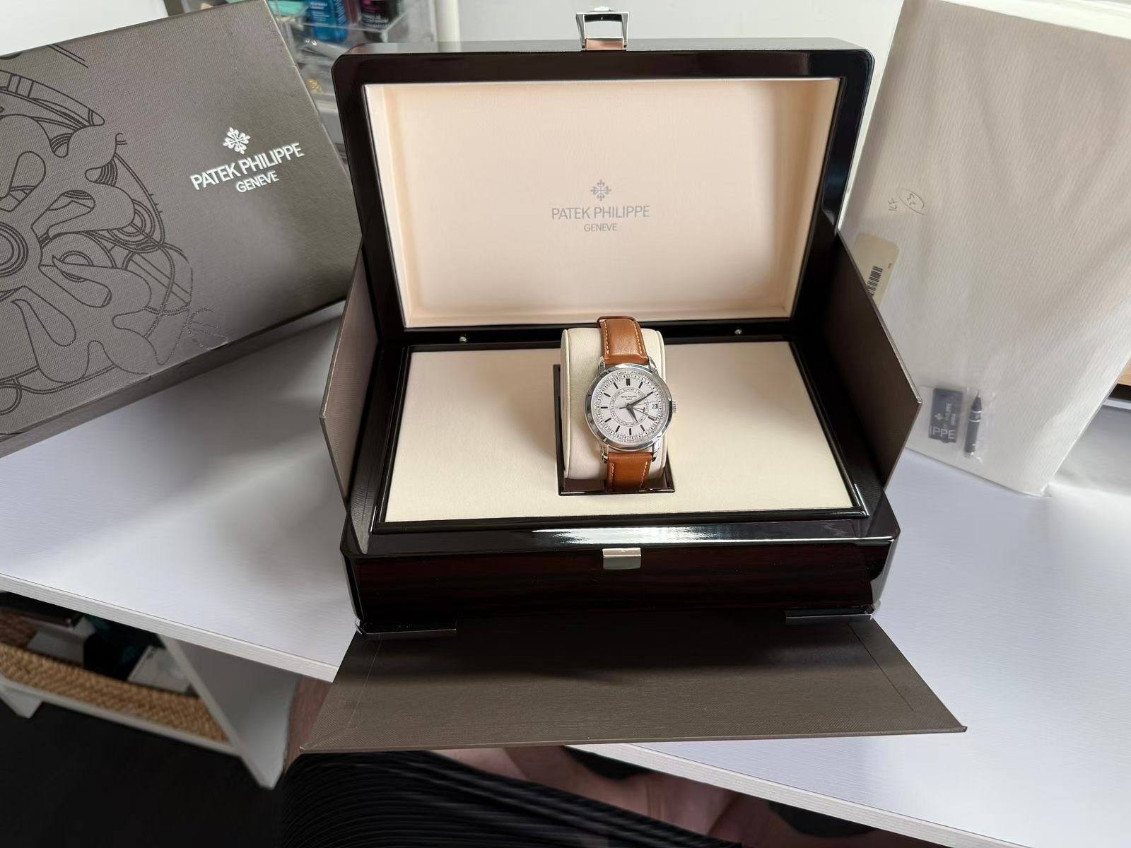 May be an image of wrist watch and text that says 'PATEKPHILIPPE PATEK 華 PHILIPPE GENEVE PATEKPHILIPPE PHILIPPE PATEK GENEVE GENEVE'