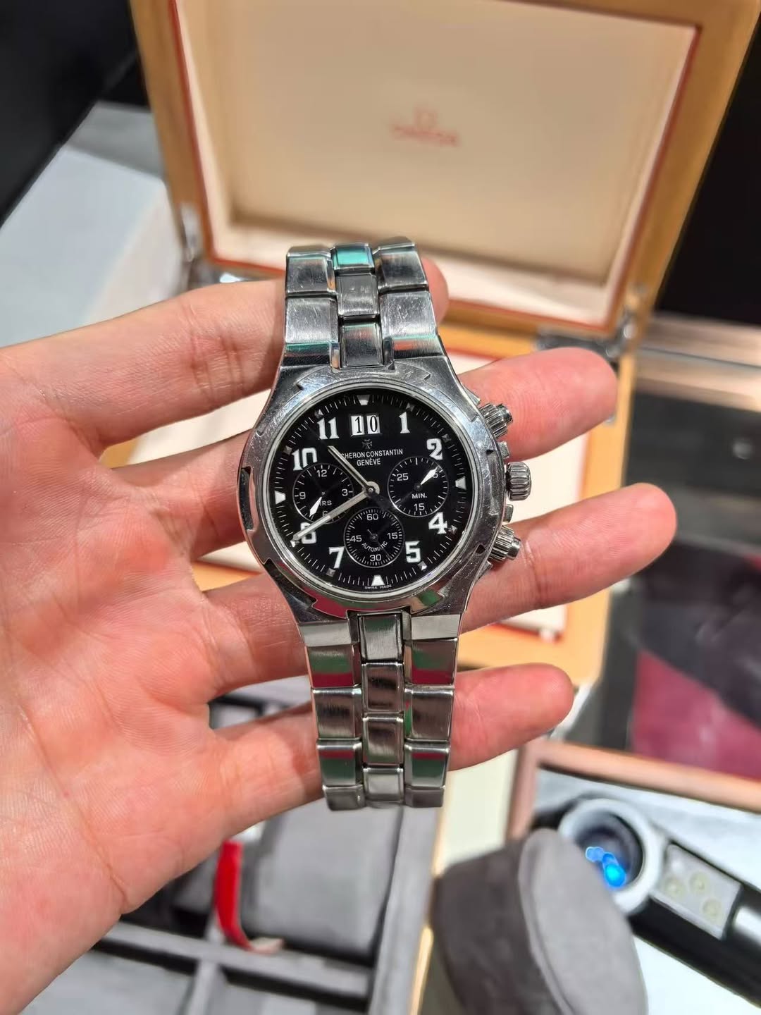 May be an image of wrist watch and text that says 'YA יבן CHALUN STAHTIS CENEVE 2 5 v NIM 公 50 백터 0 पे 45 7 4 5'